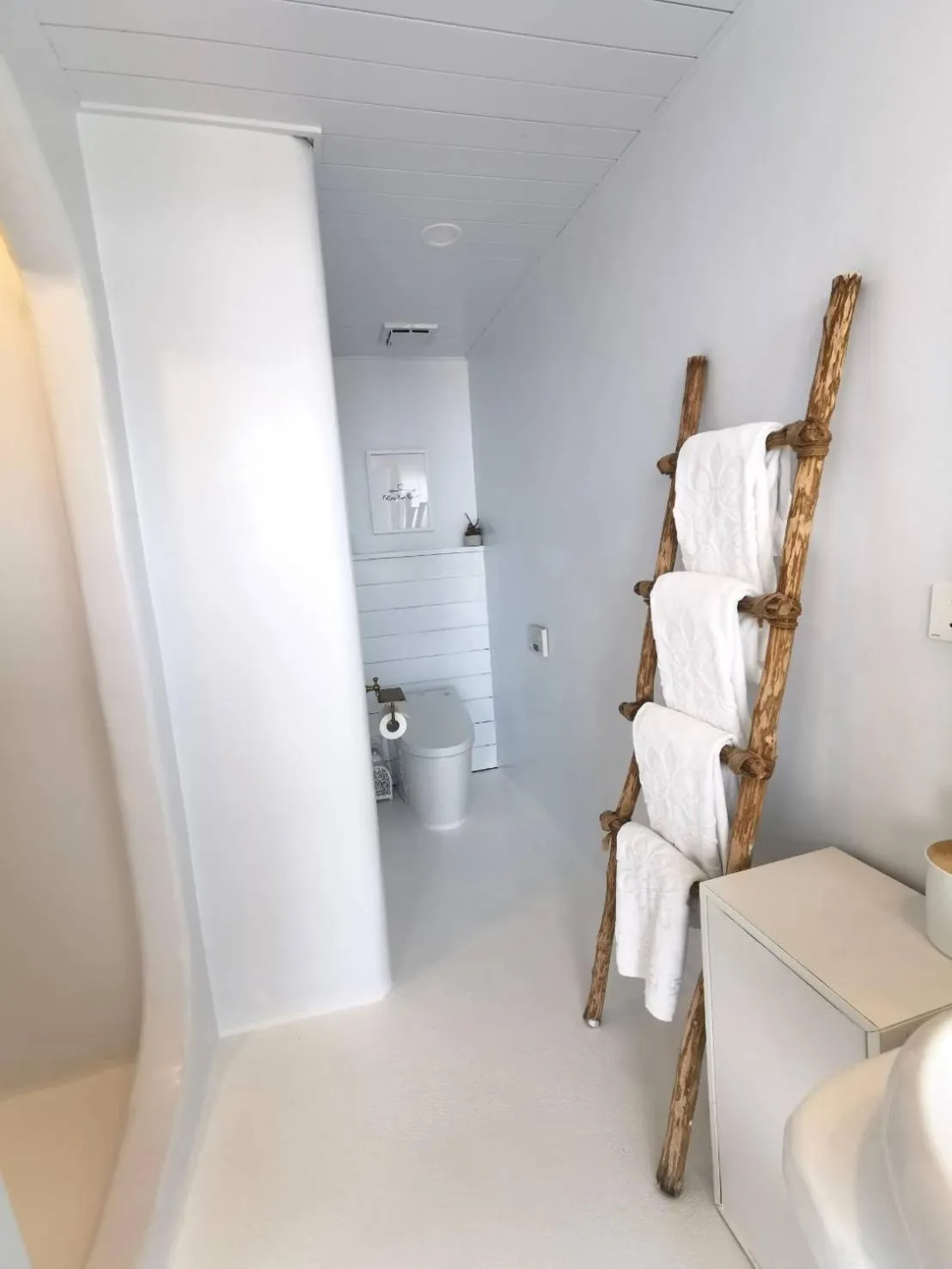 Toilet in Ample Villa 小希臘