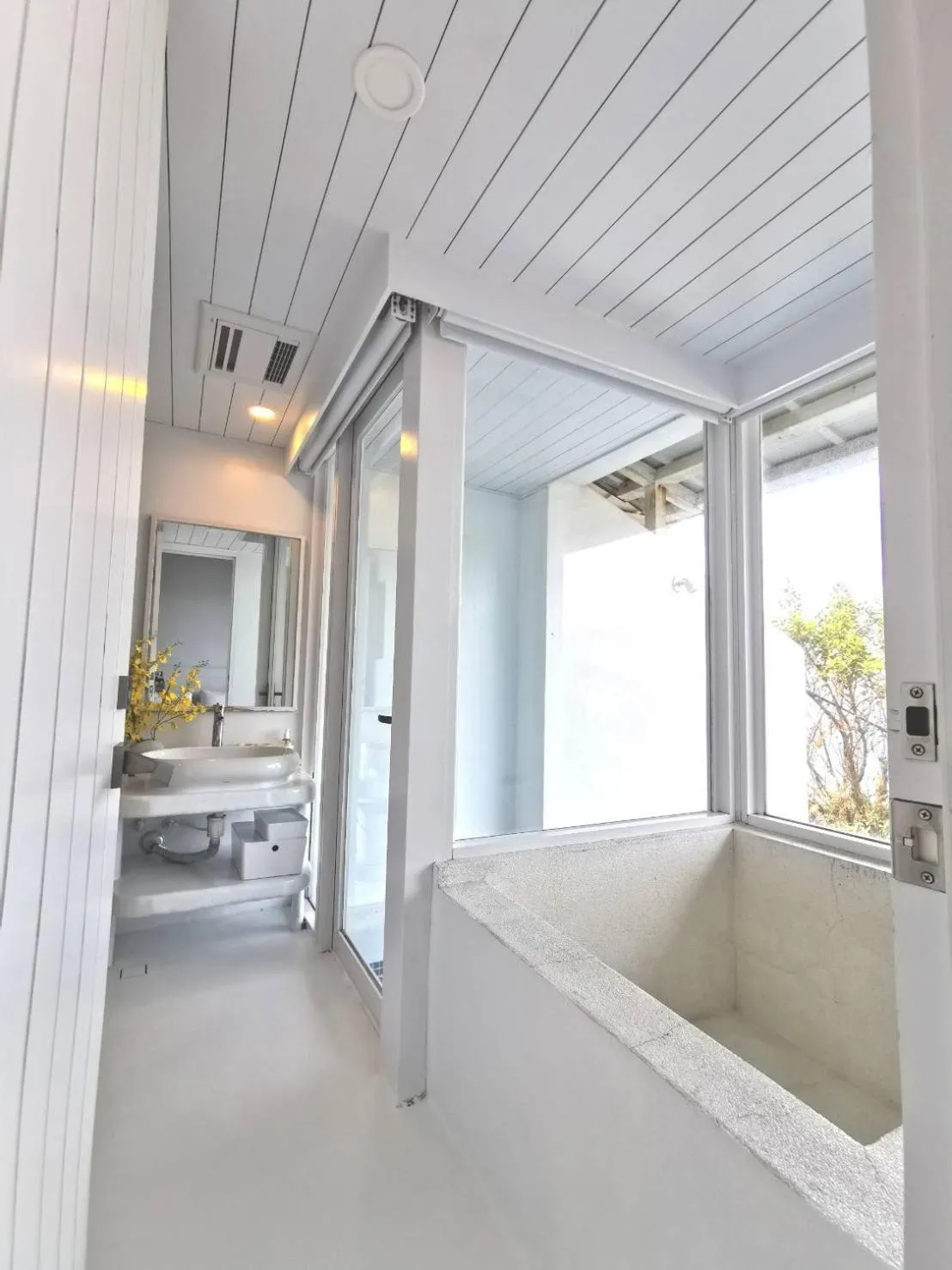 Bathroom in Ample Villa 小希臘