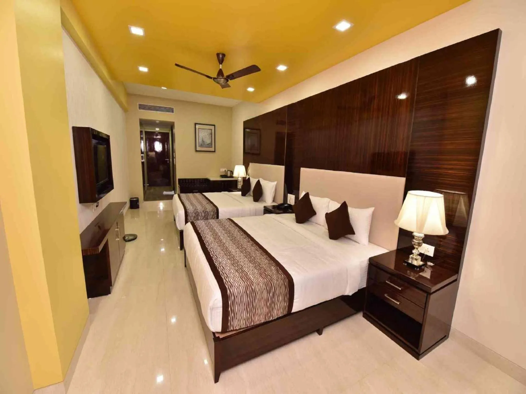 Photo of the whole room, Bed in Hotel Calangute Central
