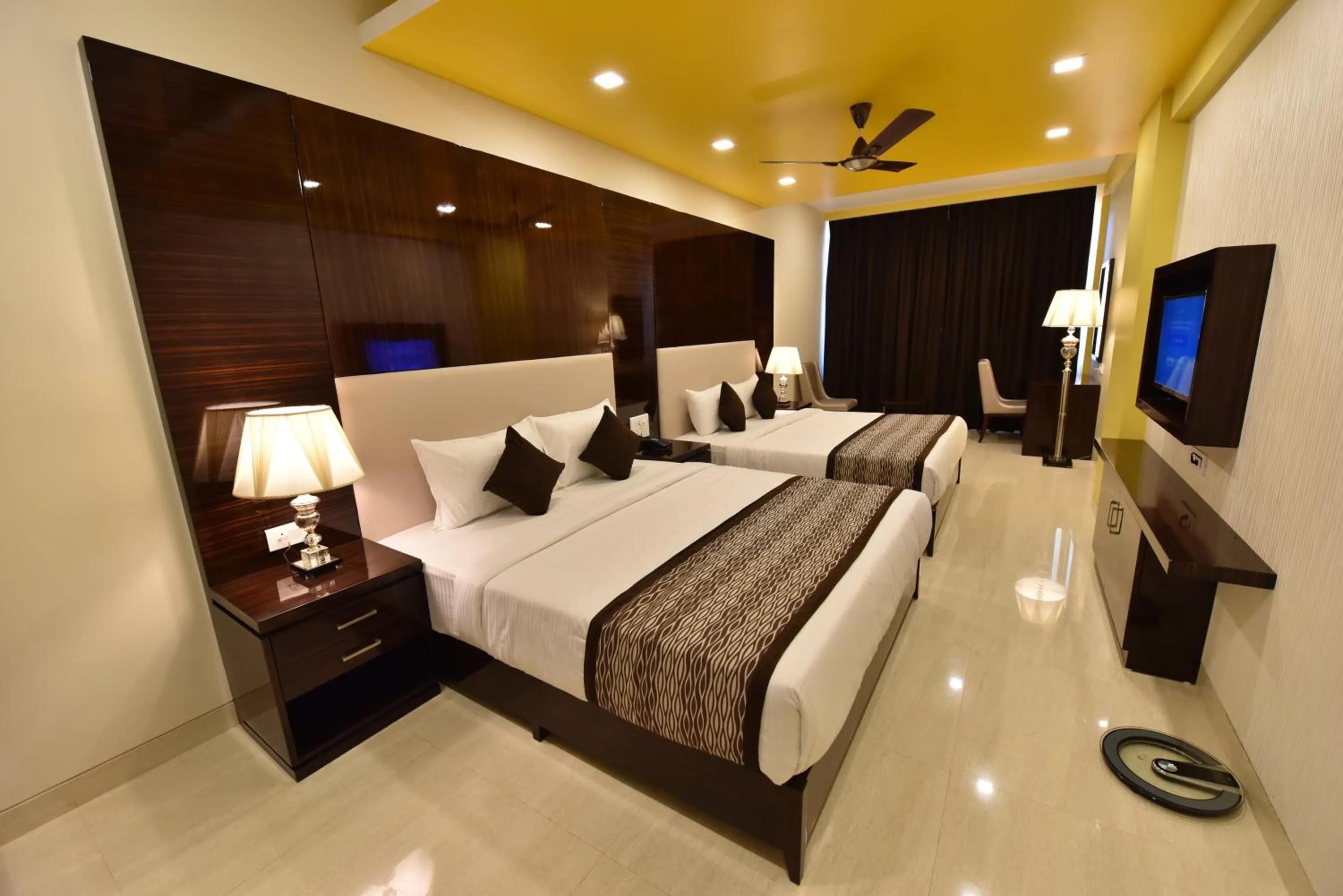 Photo of the whole room, Bed in Hotel Calangute Central