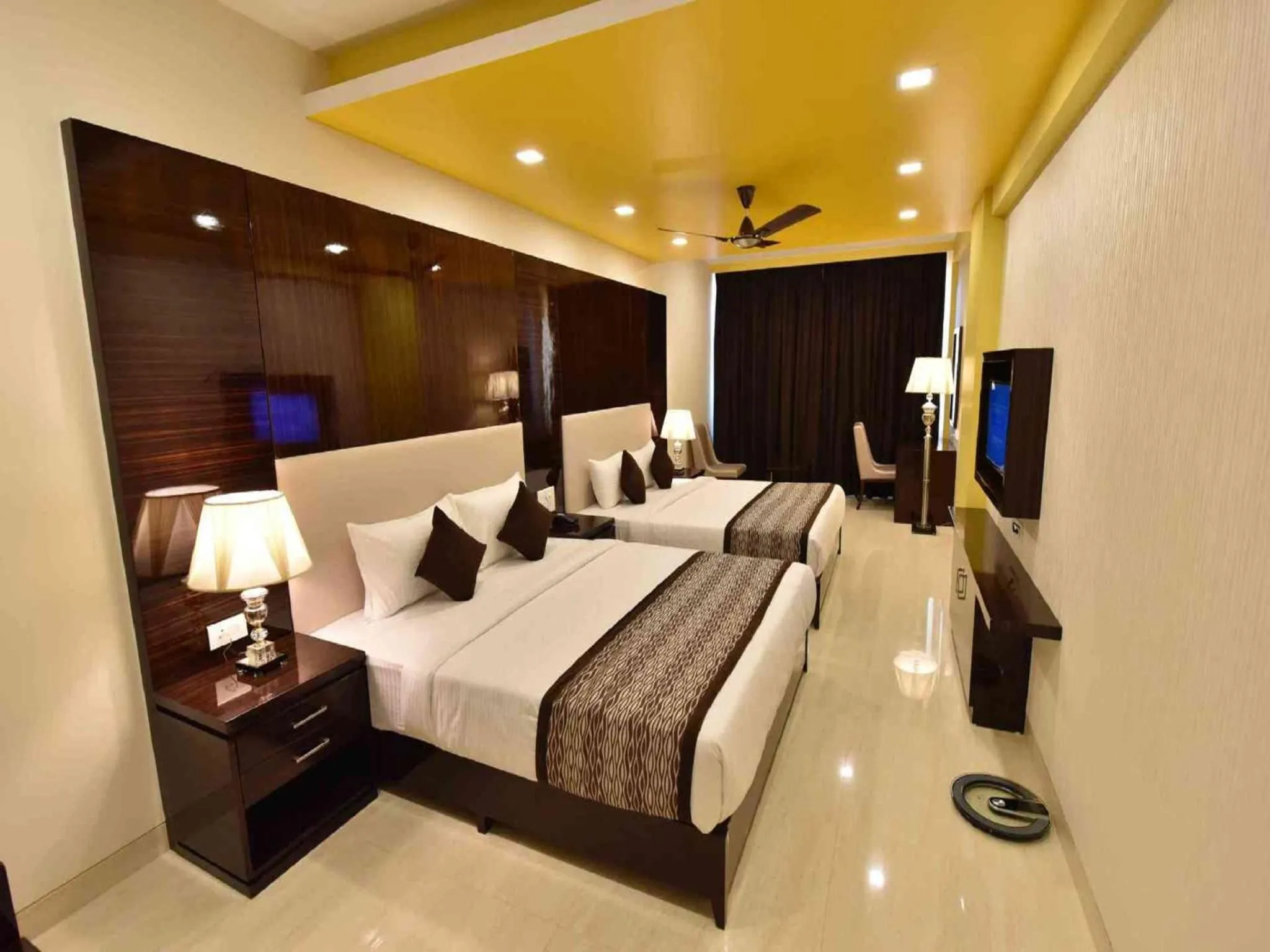 Photo of the whole room, Bed in Hotel Calangute Central