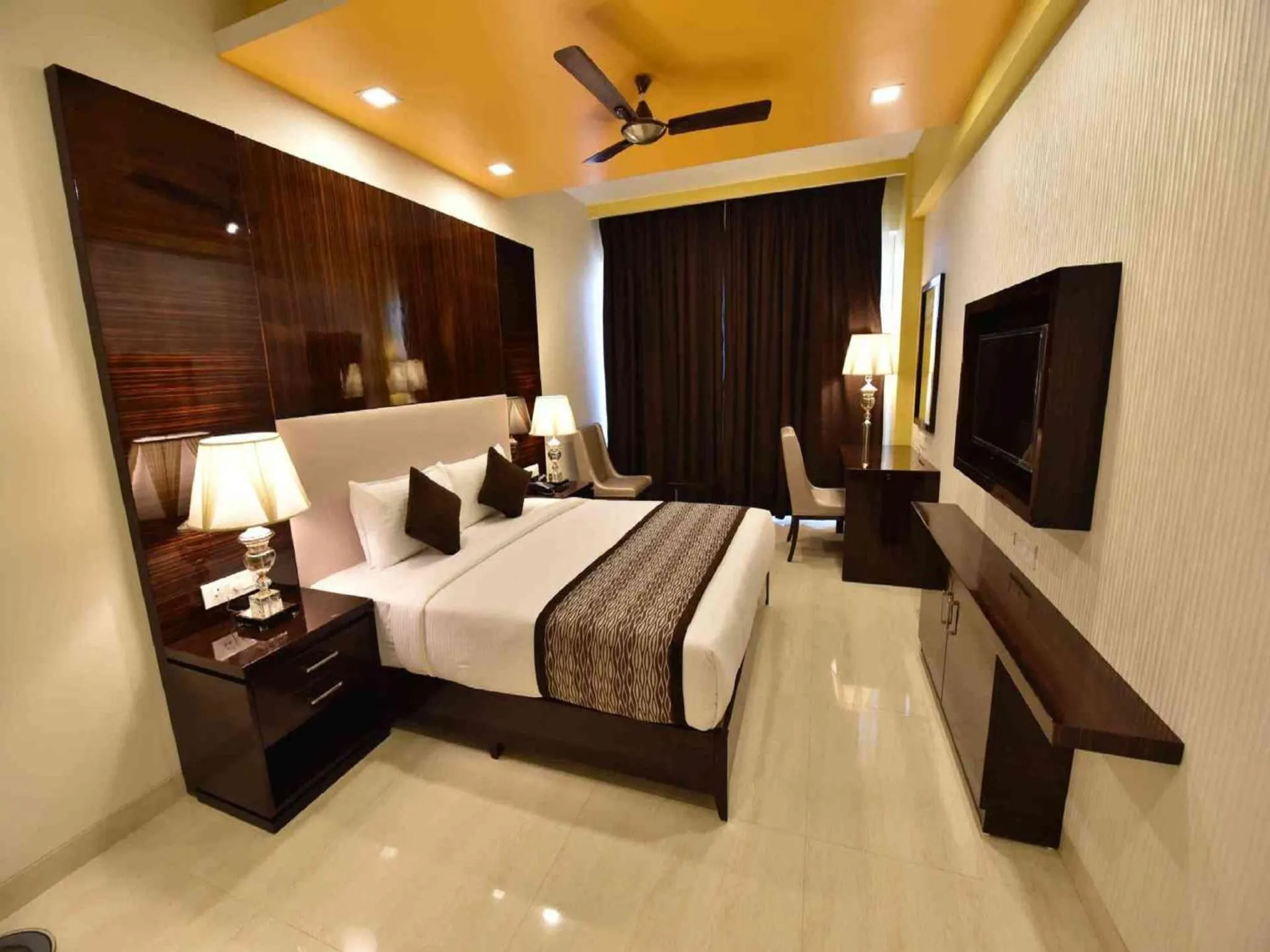 Photo of the whole room, Bed in Hotel Calangute Central