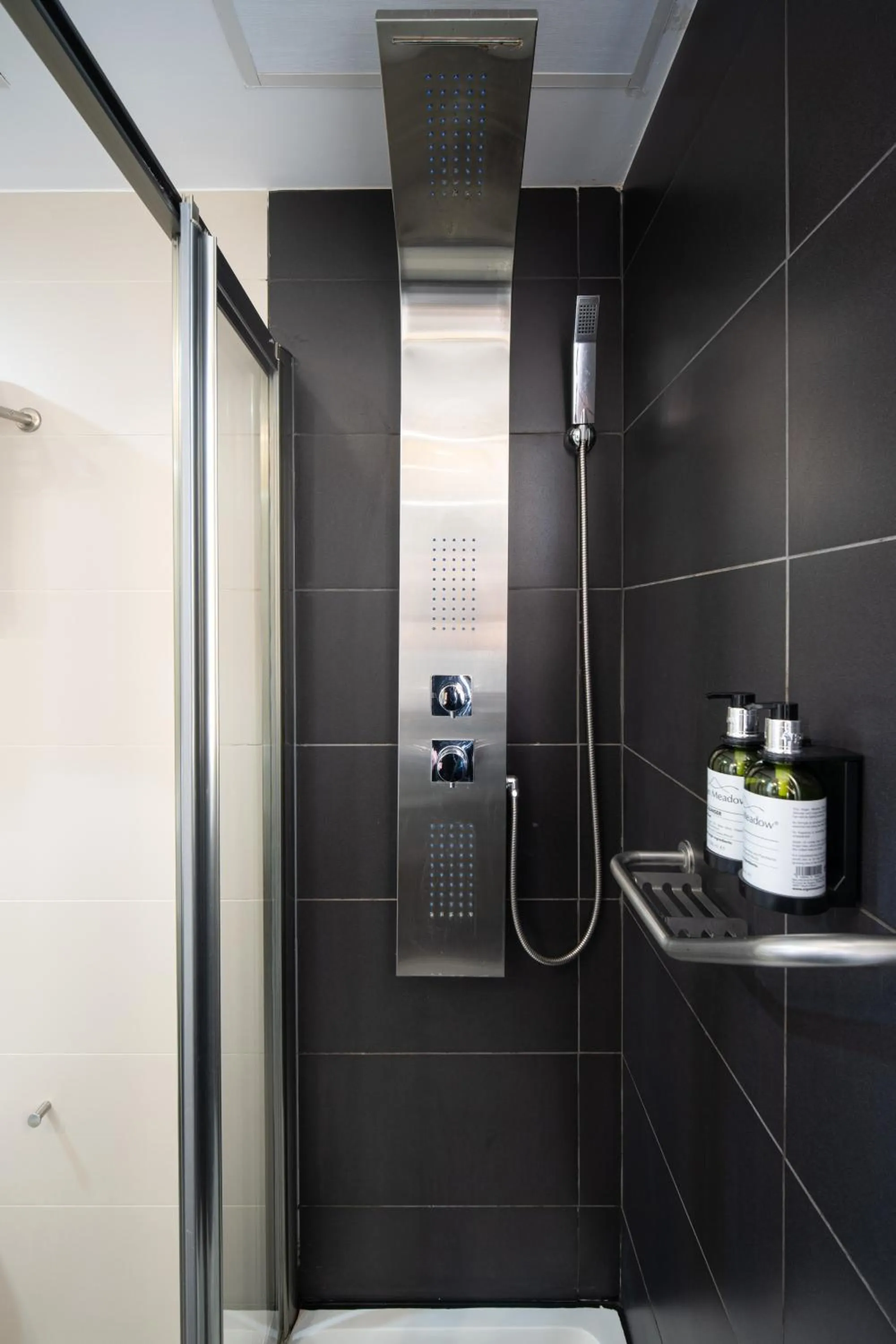 Shower in Pato Amarillo