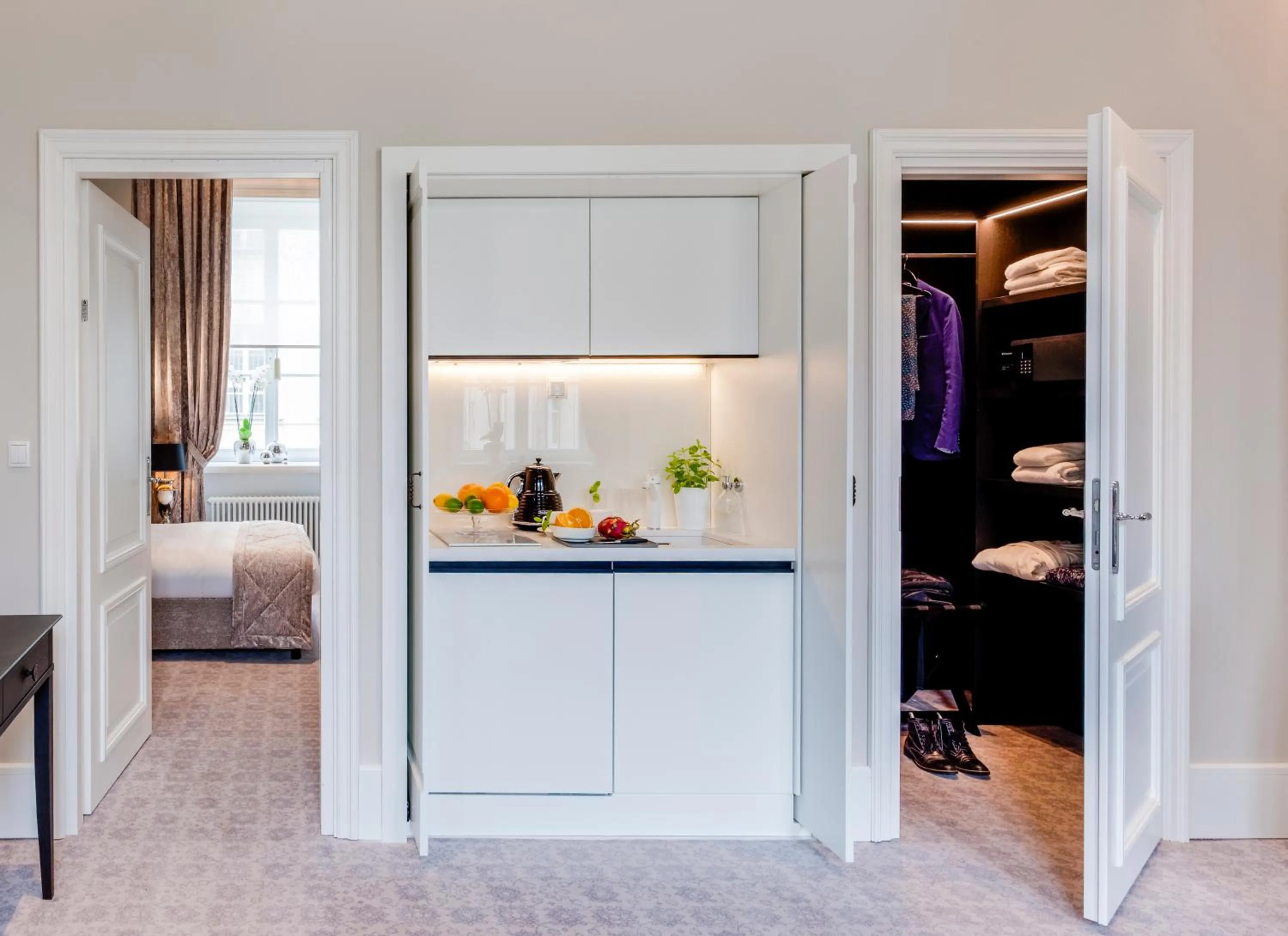 Kitchen or kitchenette, Bed in Hotel Bellotto