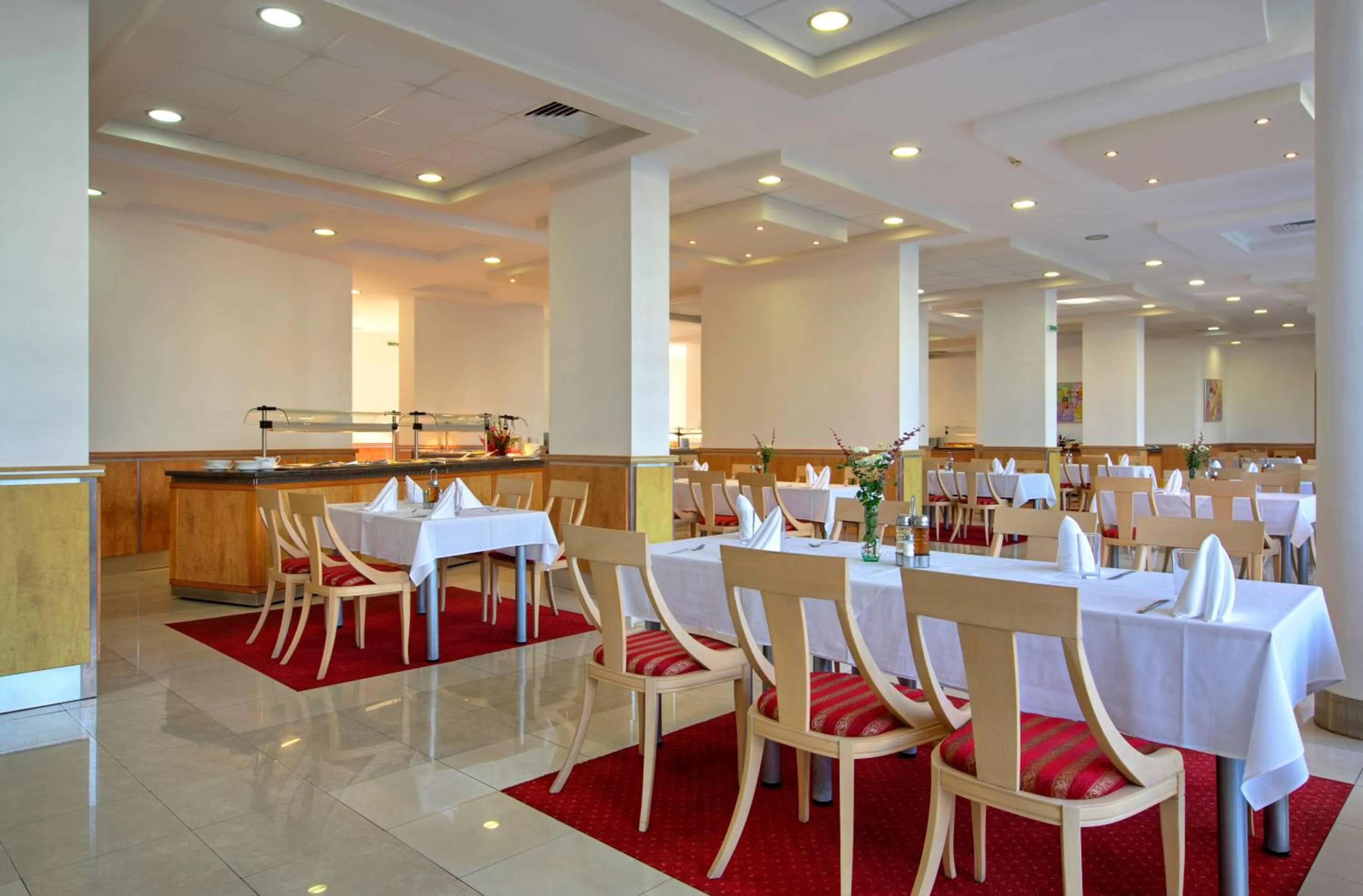 Restaurant/places to eat in Hotel Fenix