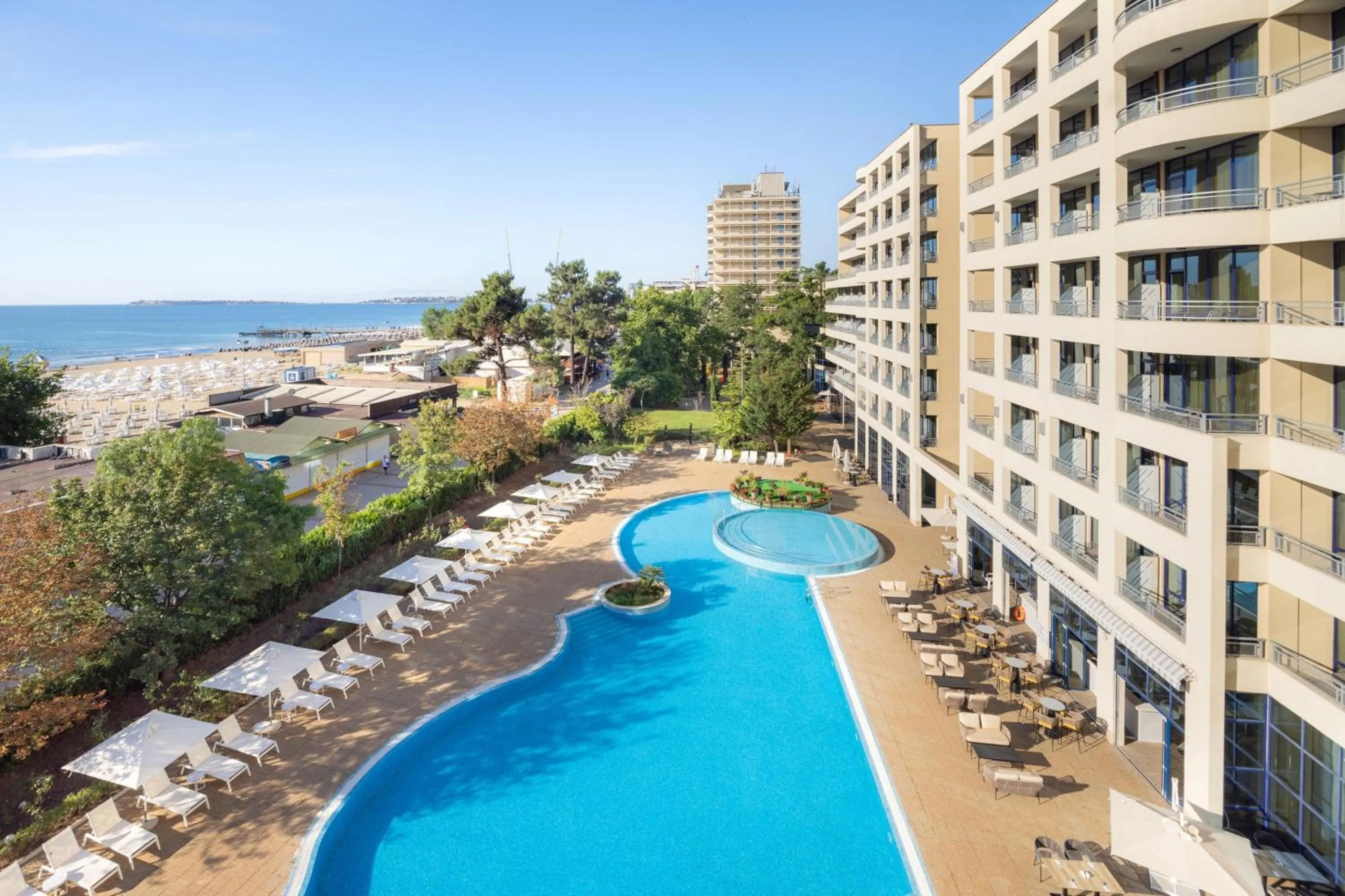 Swimming pool in Four Points by Sheraton Sunny Beach