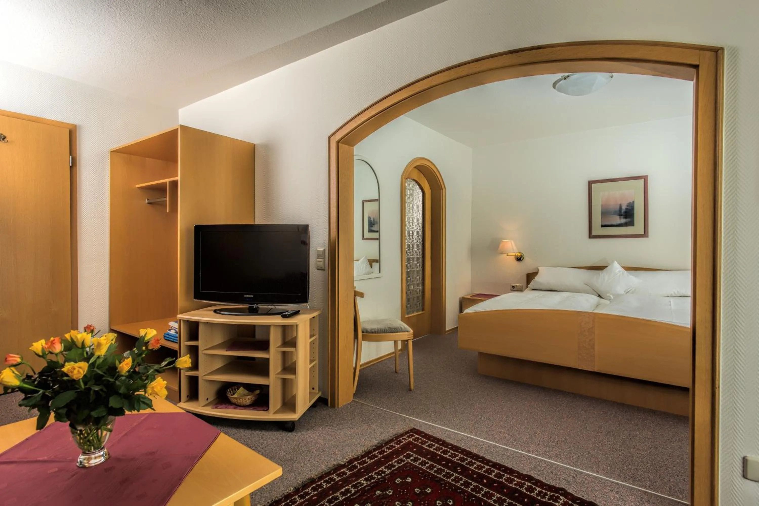 Photo of the whole room, Bed in Hotel Pension Café Hasler