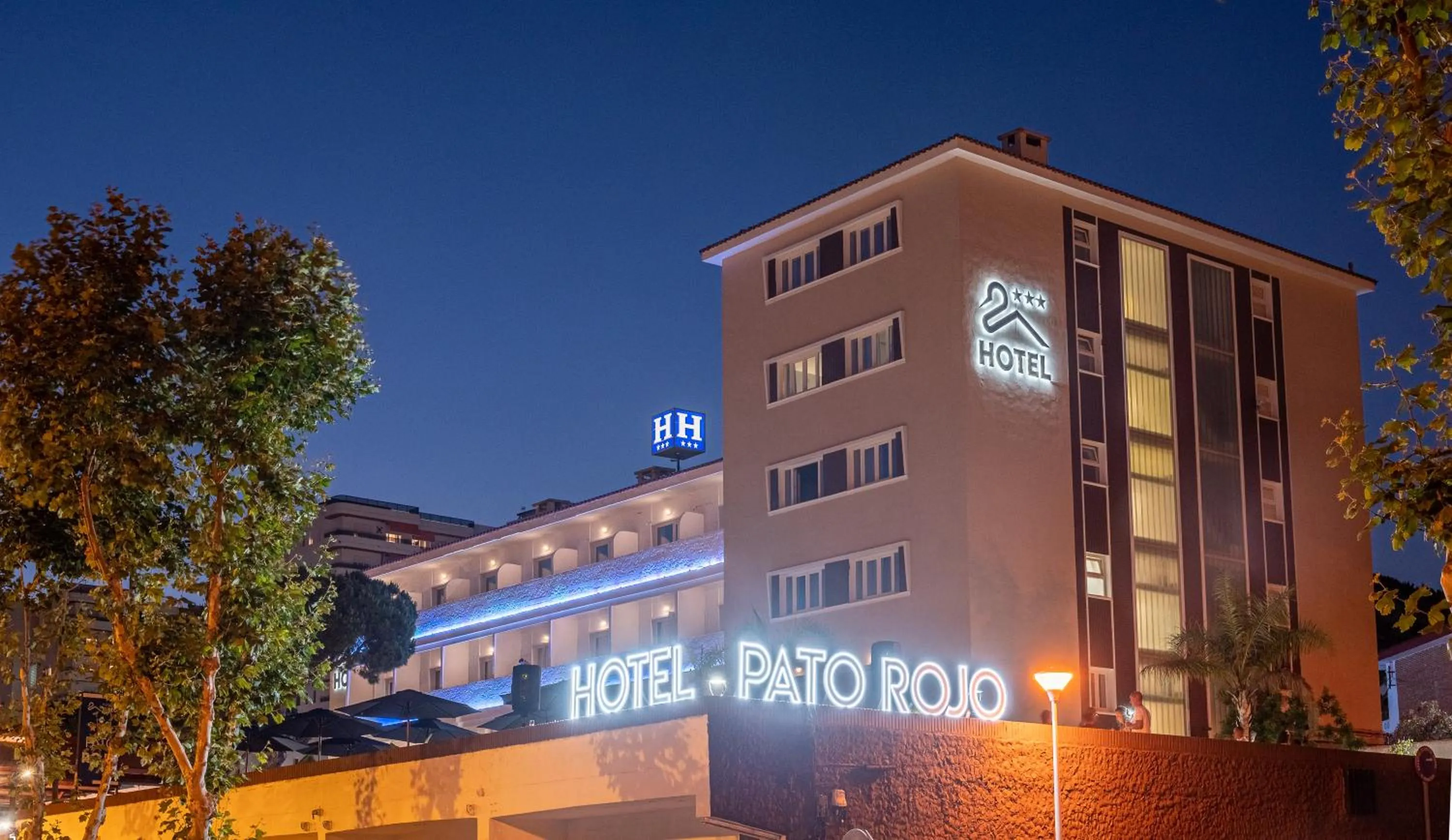 Property building in Pato Rojo