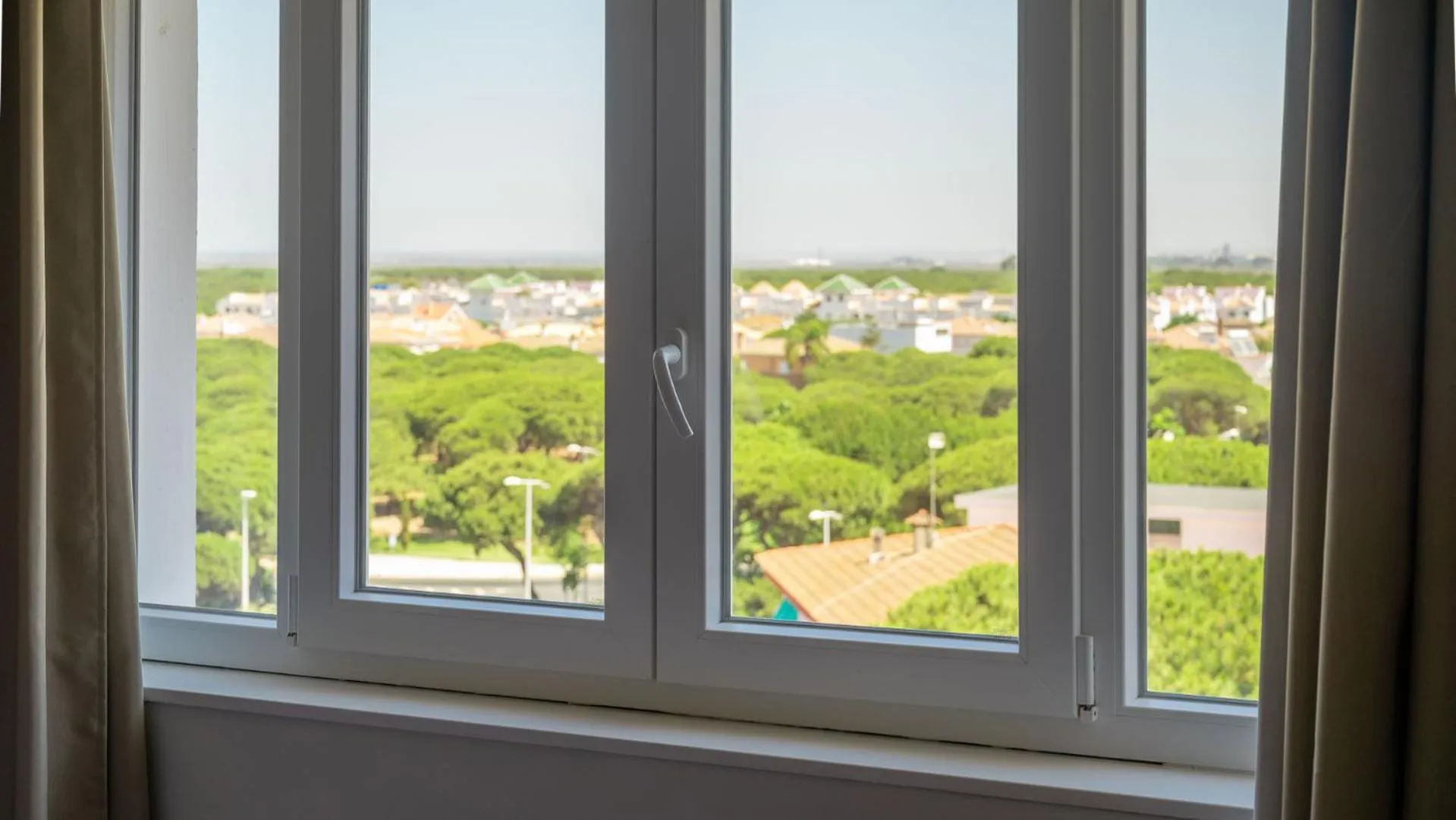 City view in Pato Rojo