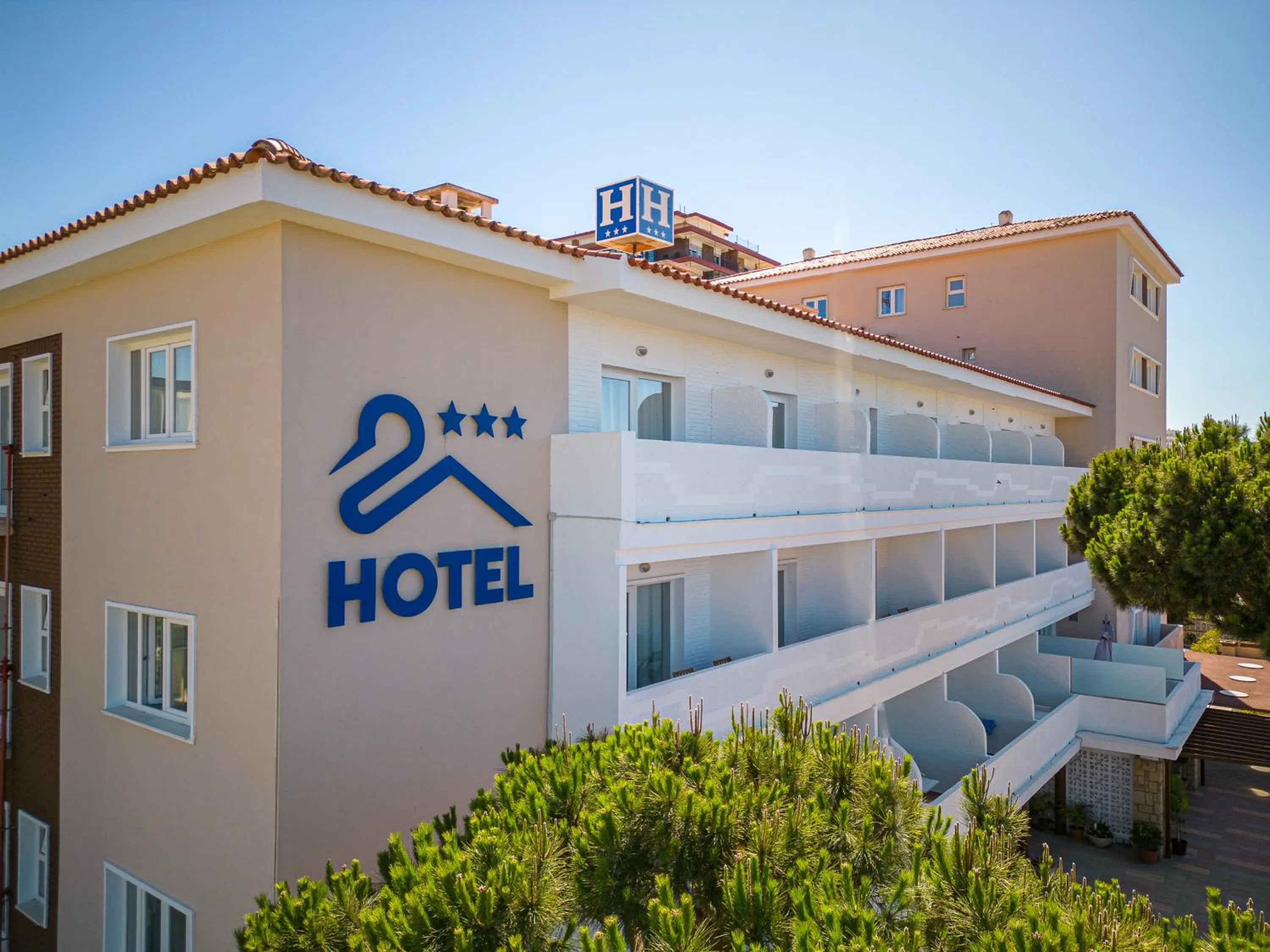 Property building in Pato Rojo