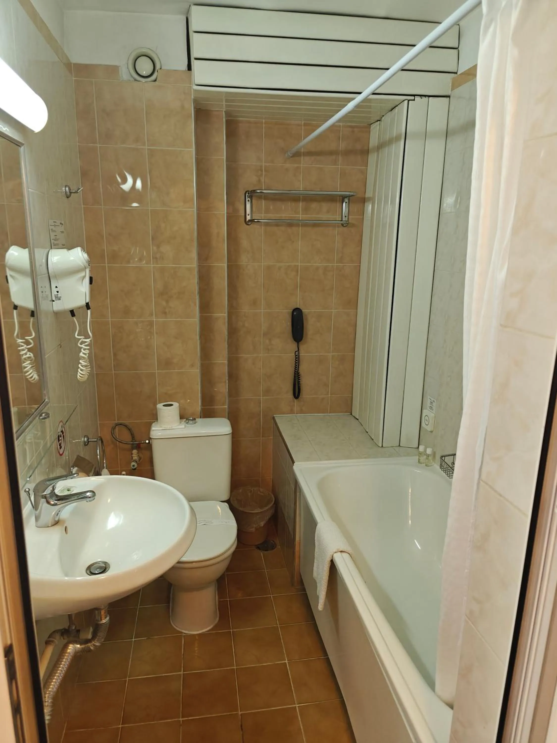 Toilet in Noviz Hotel