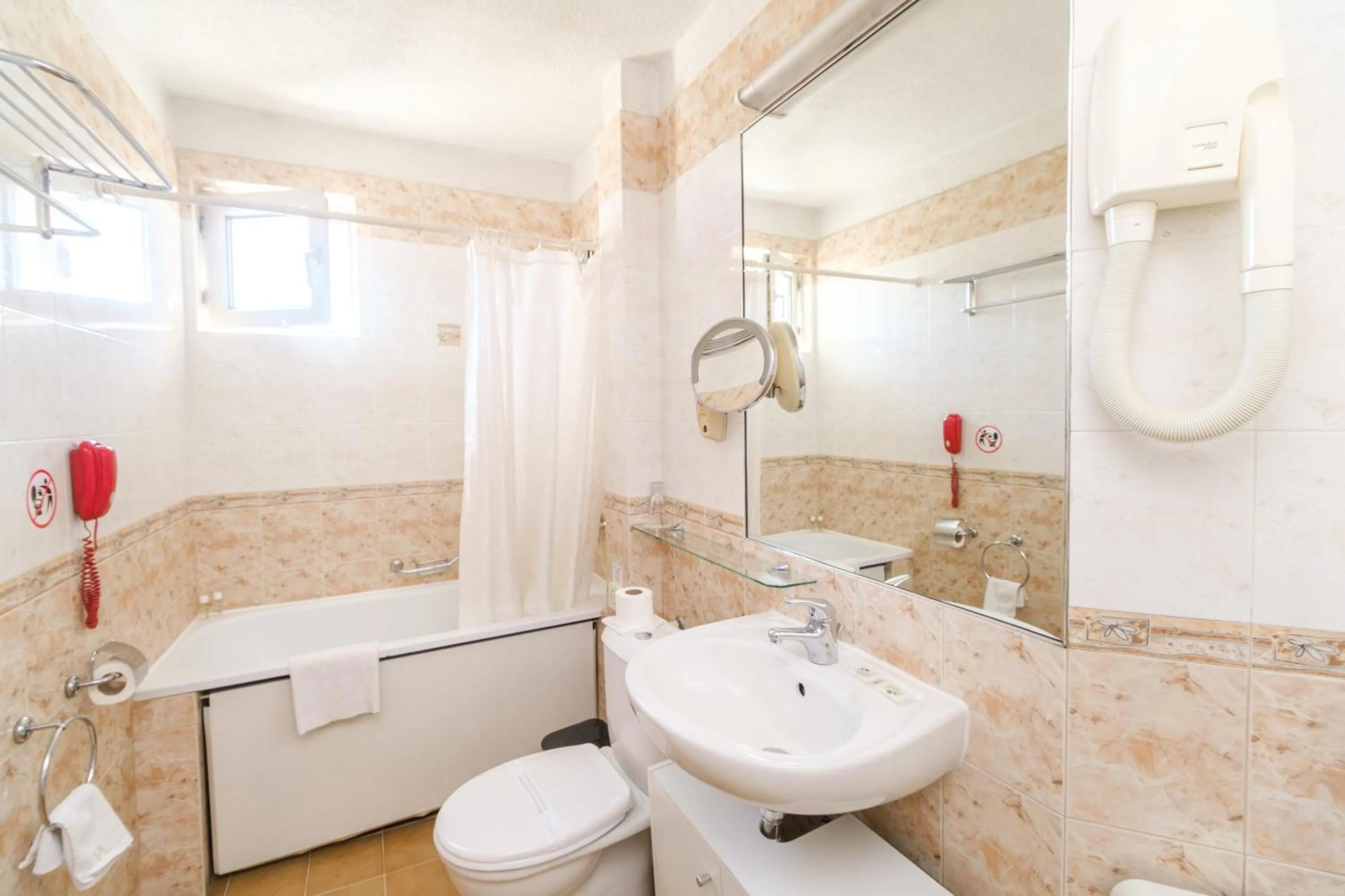 Shower in Noviz Hotel