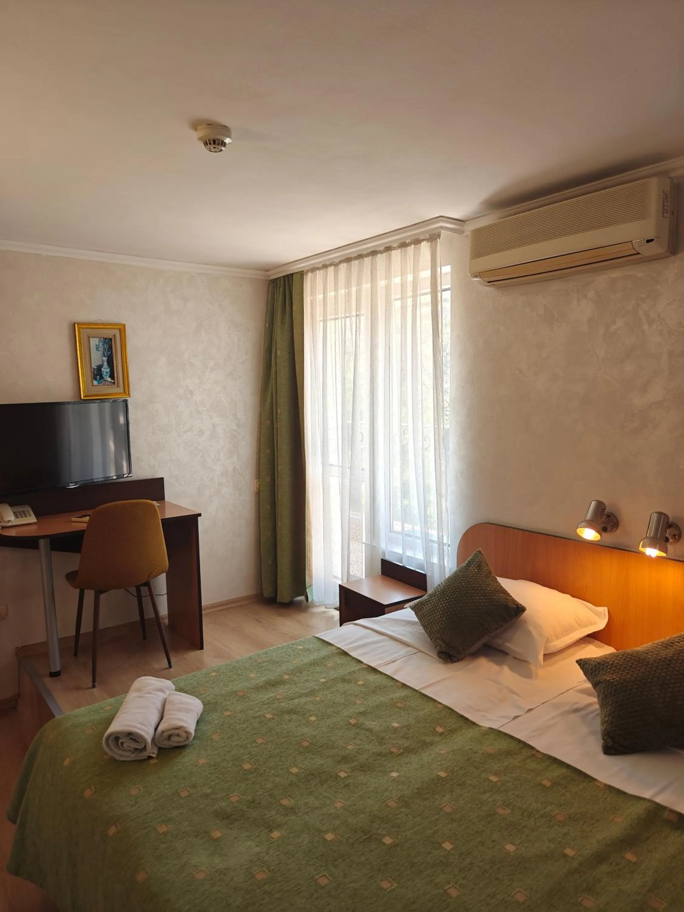 TV and multimedia, Bed in Noviz Hotel