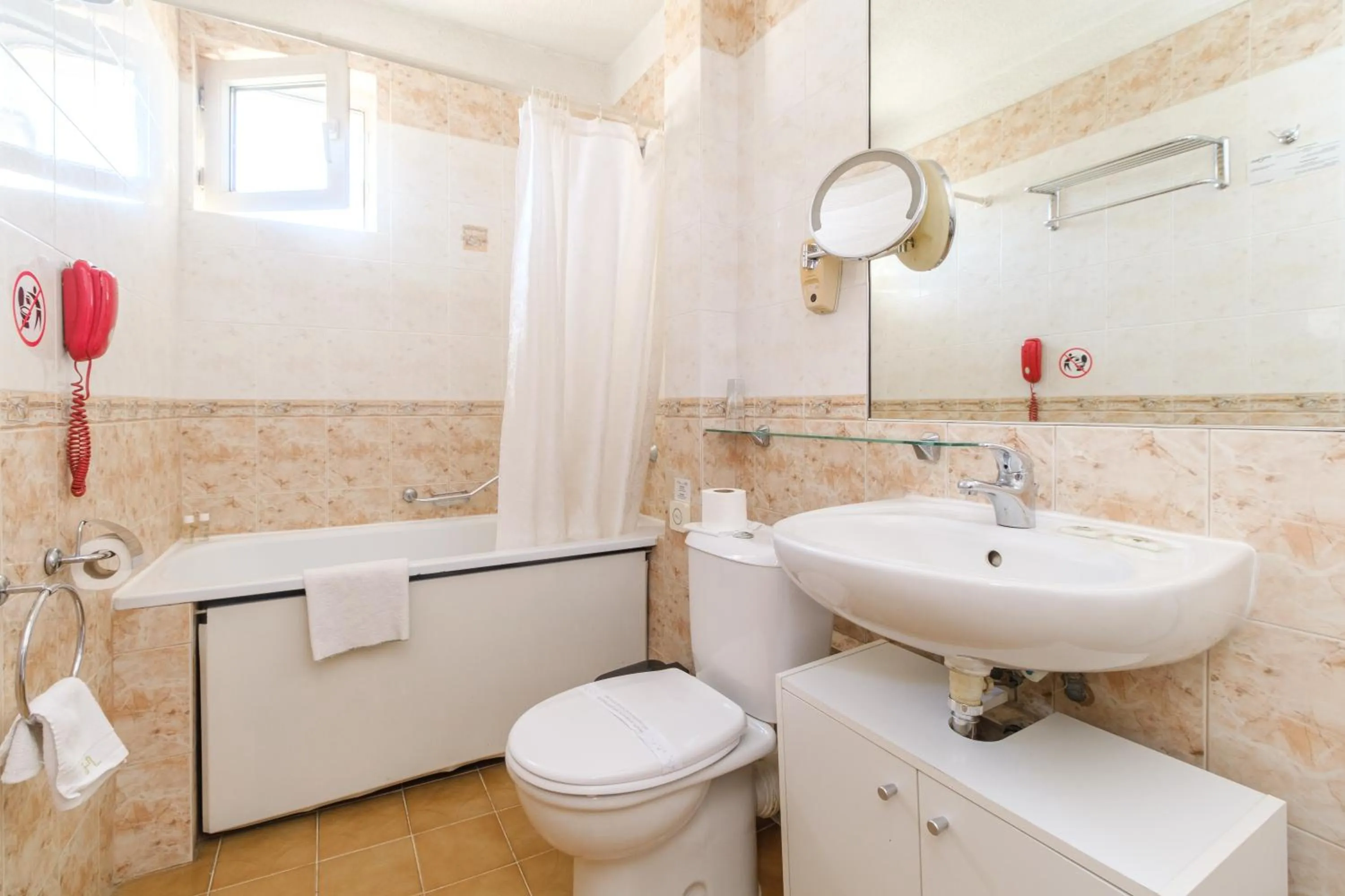 Shower in Noviz Hotel