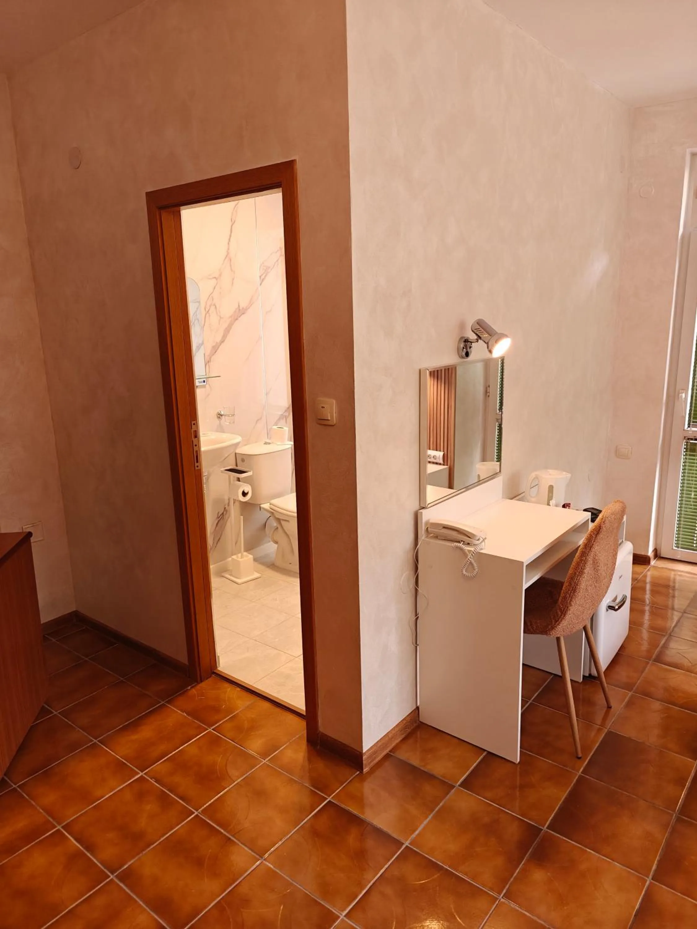 Toilet in Noviz Hotel