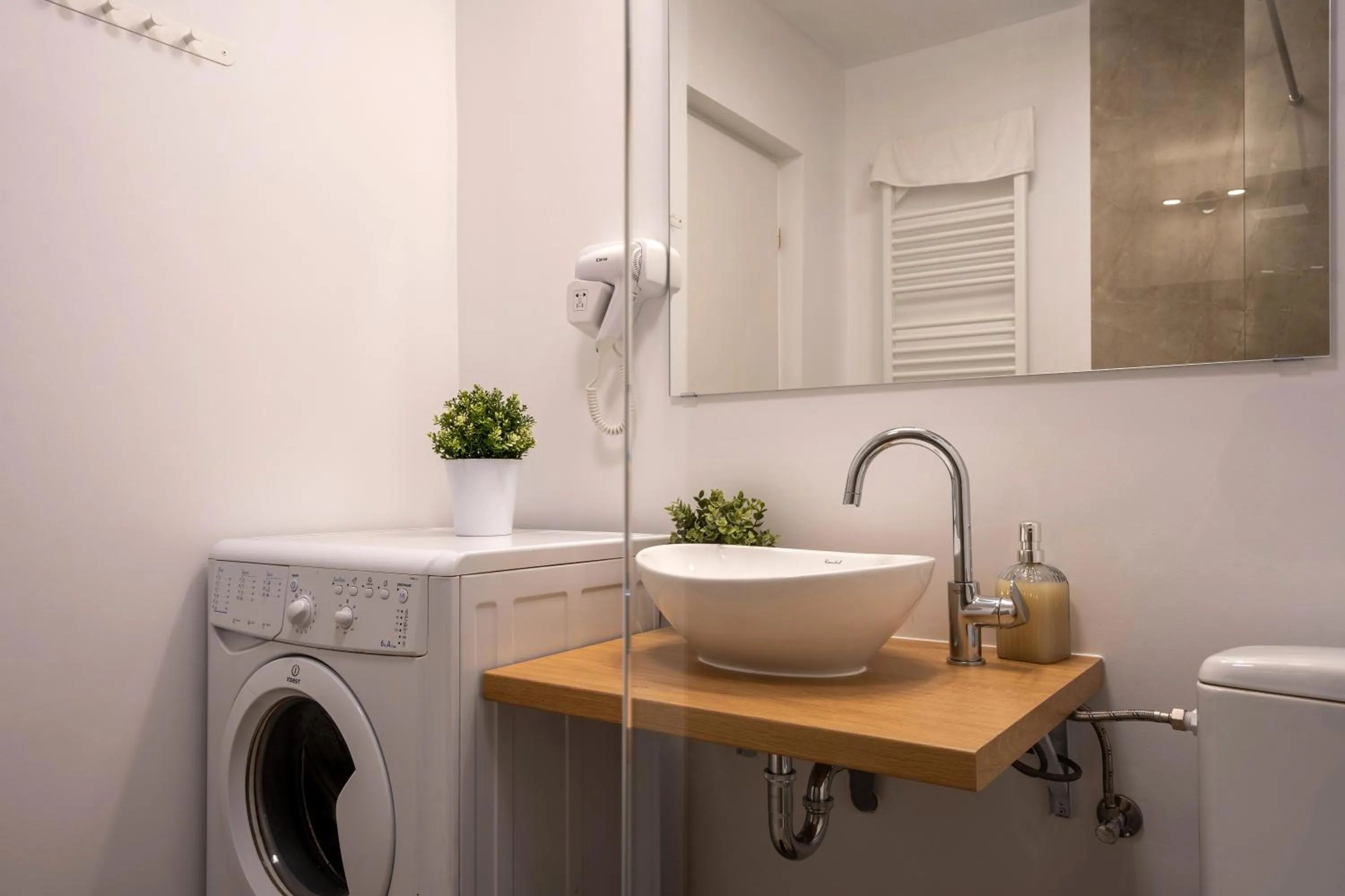 washing machine in Metropole Apartments - Old City