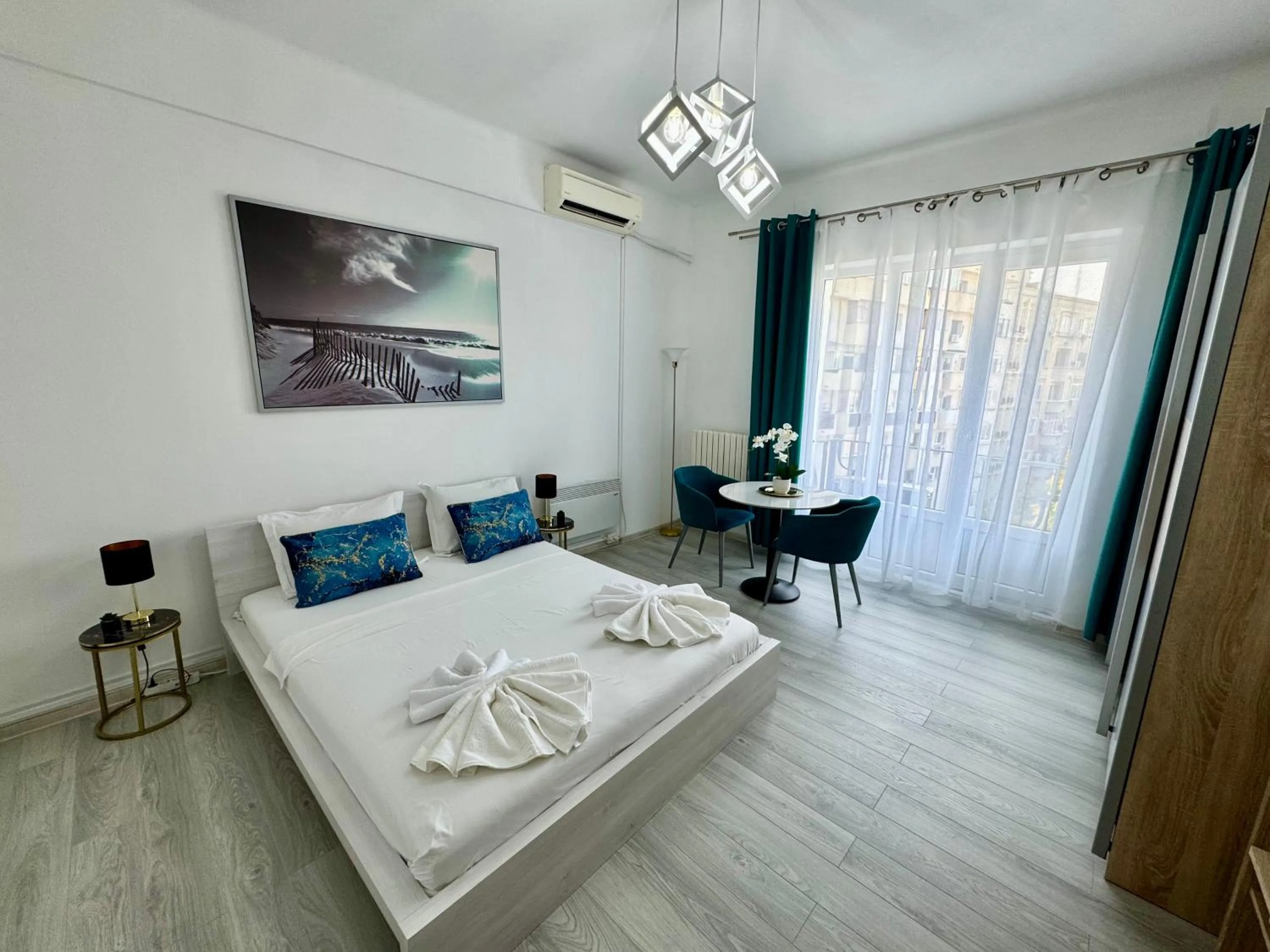 Photo of the whole room, Bed in Metropole Apartments - Old City