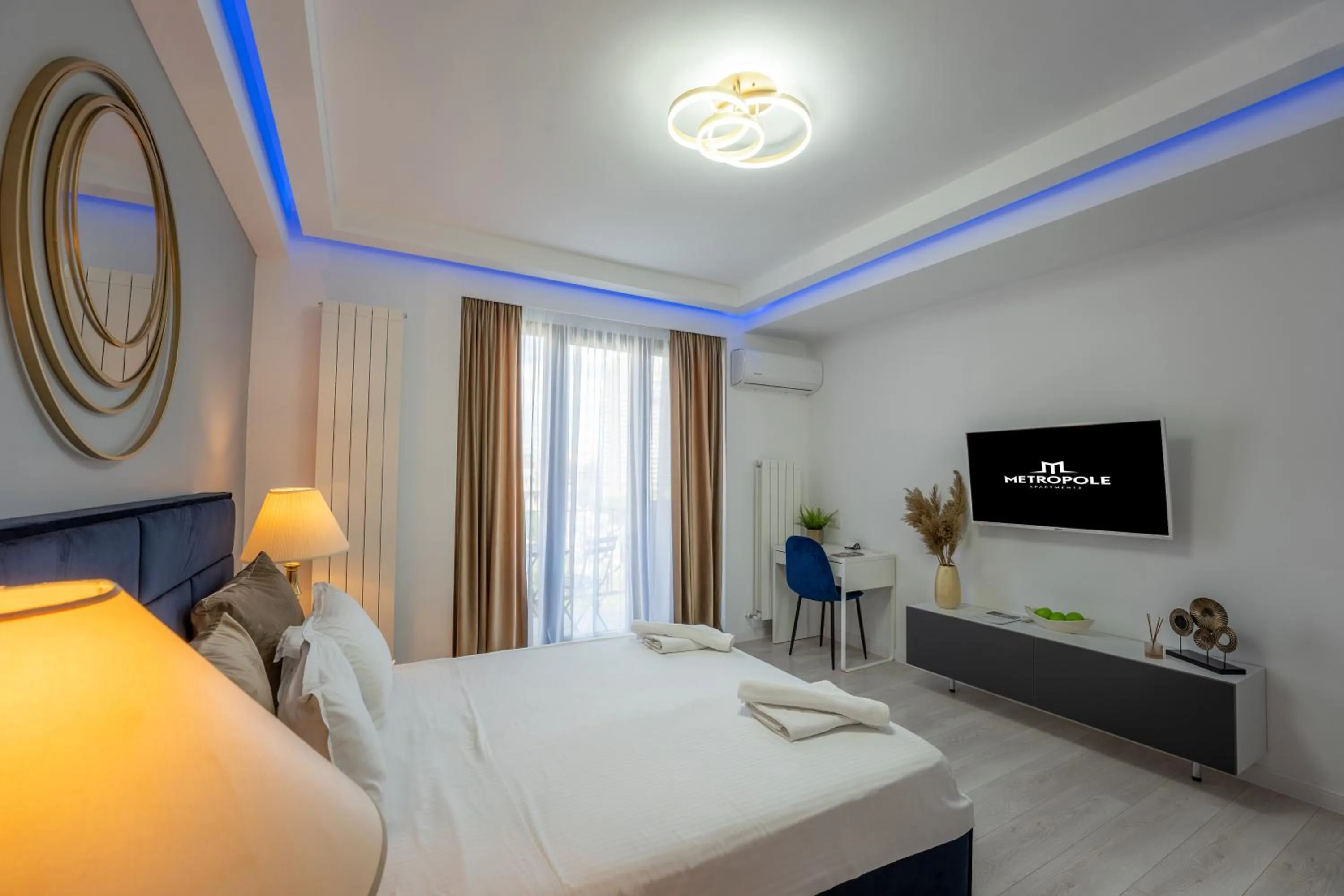 Bedroom, Bed in Metropole Apartments - Old City