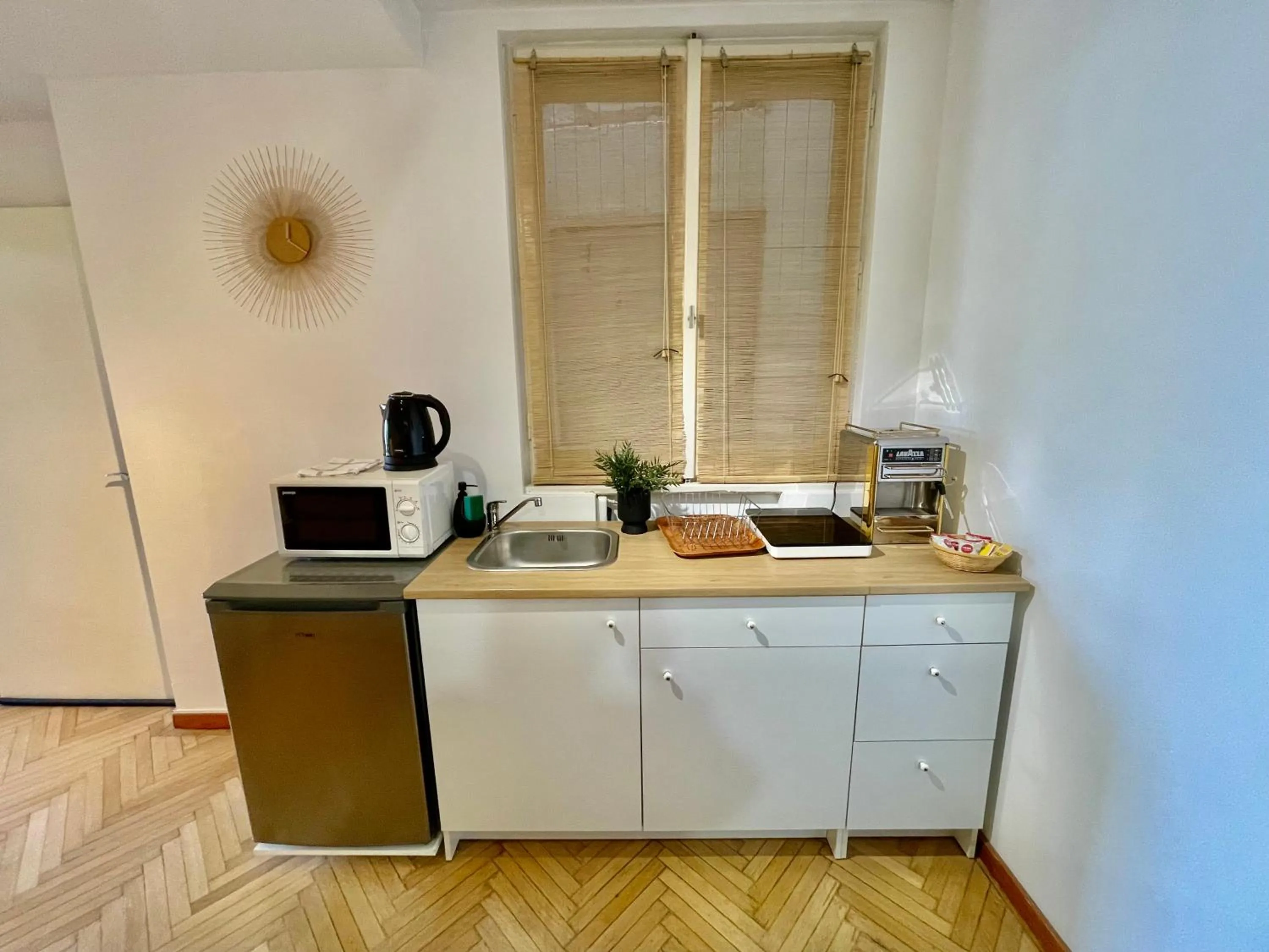 Coffee/tea facilities in Metropole Apartments - Old City