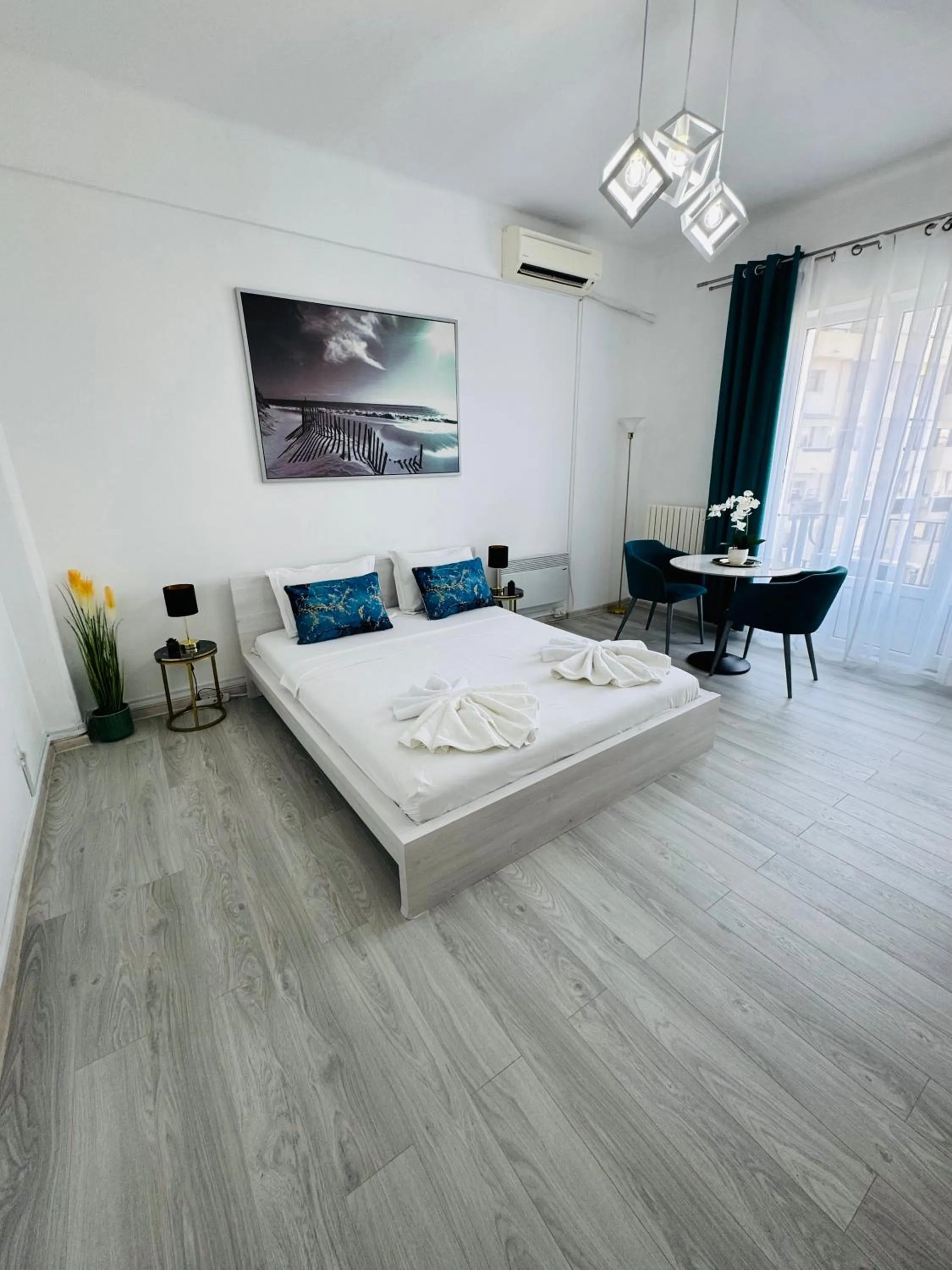 Photo of the whole room, Bed in Metropole Apartments - Old City