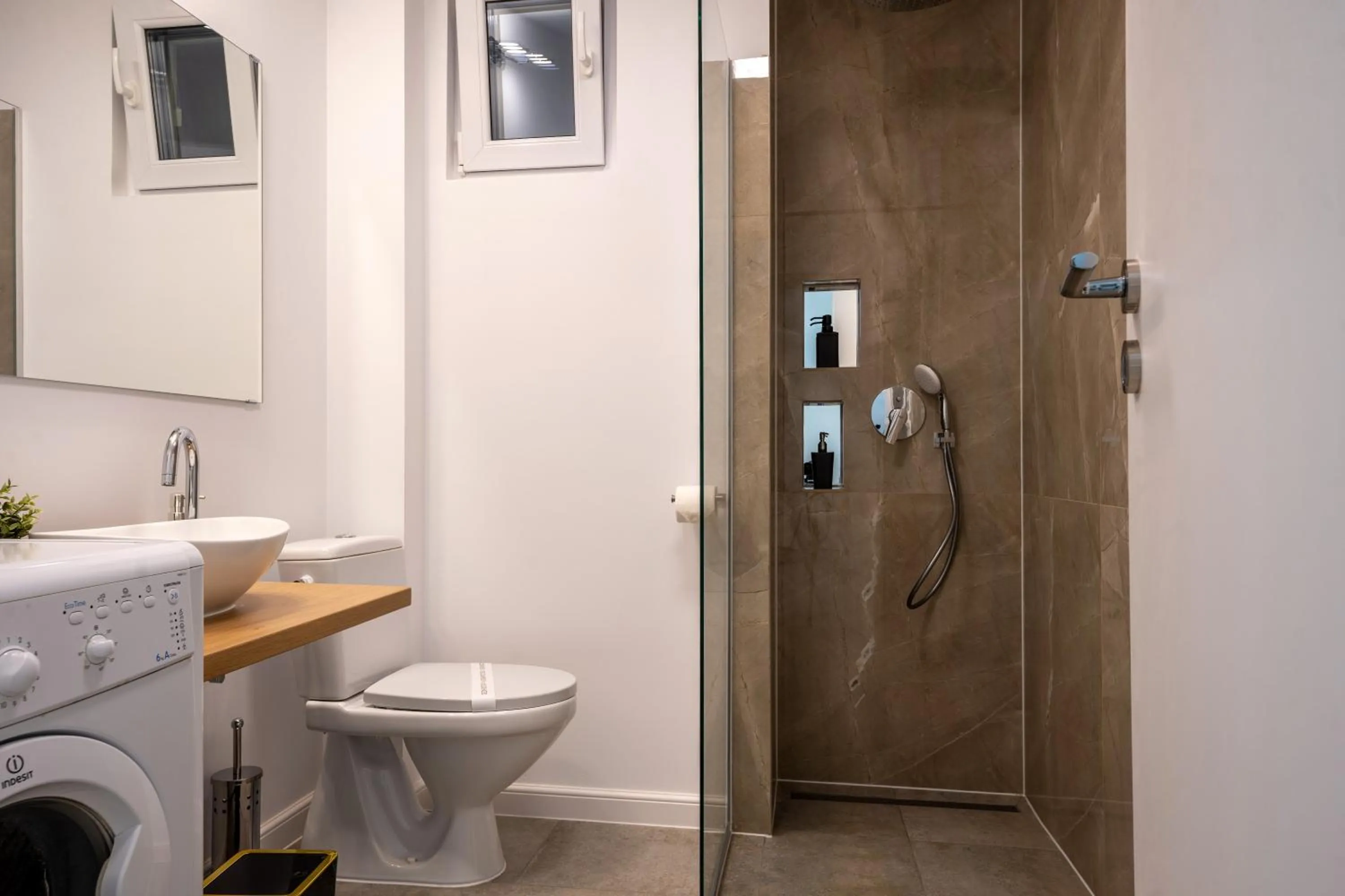 Bathroom in Metropole Apartments - Old City