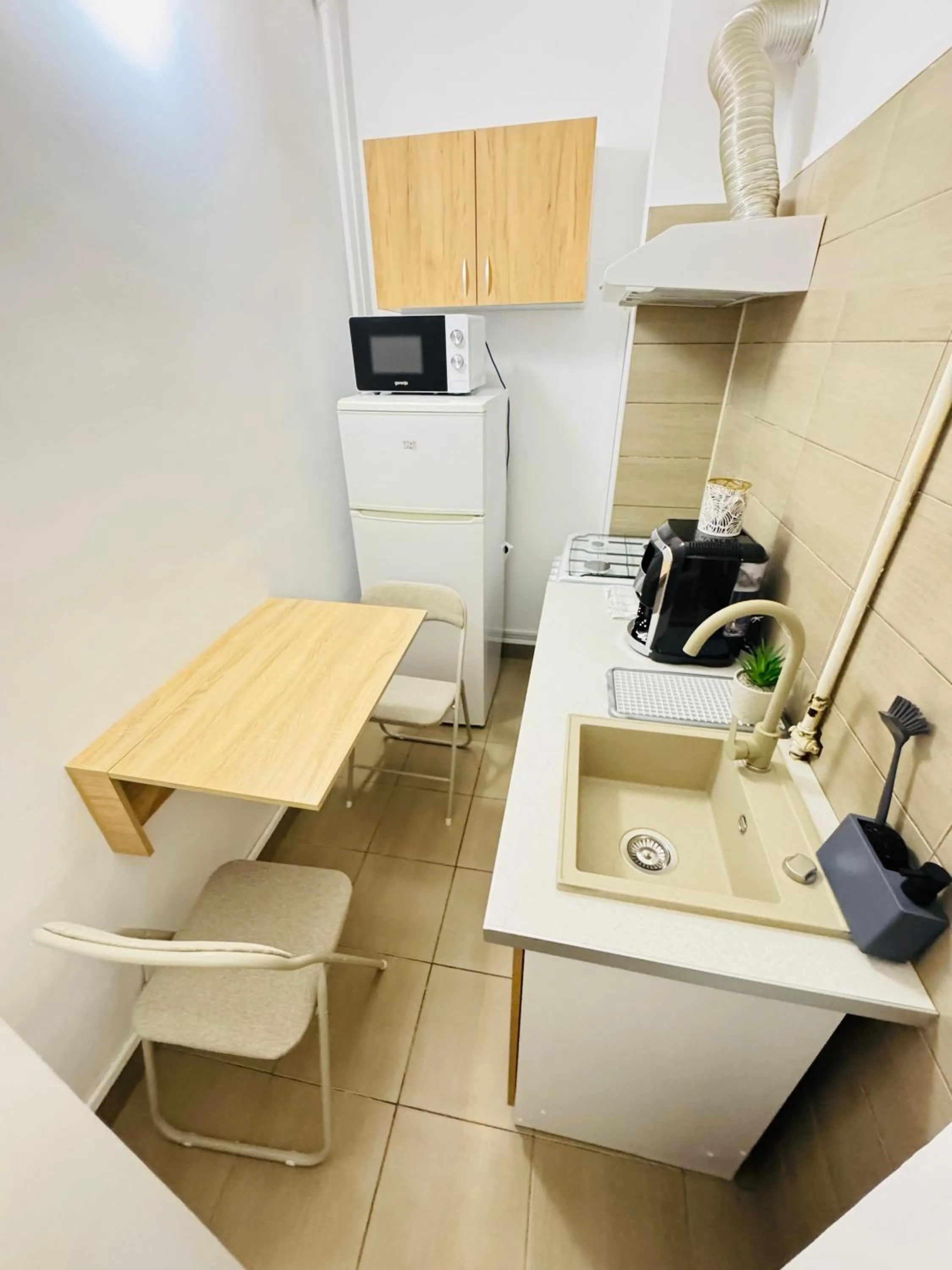 Kitchen or kitchenette in Metropole Apartments - Old City