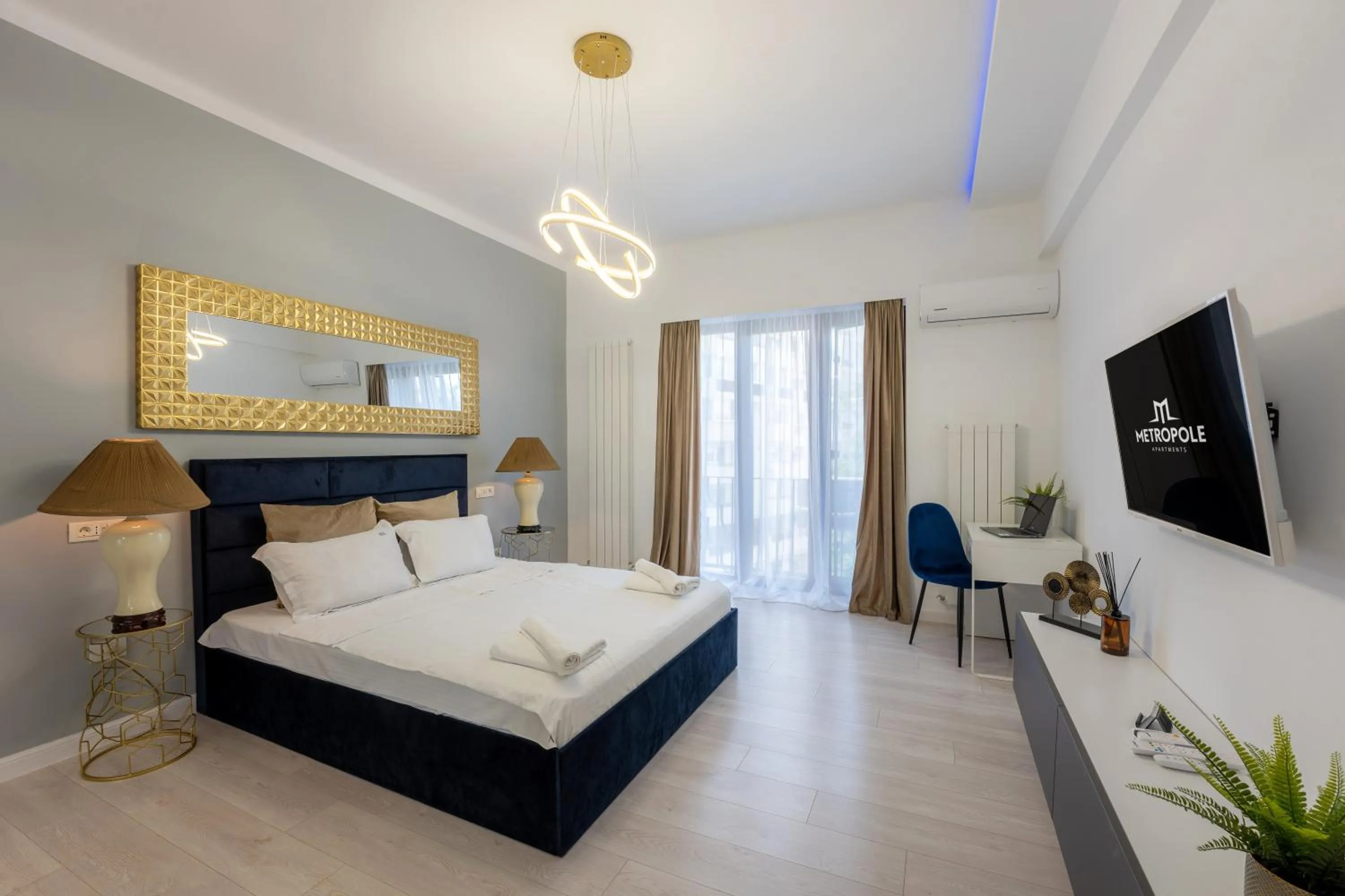 Bedroom, Bed in Metropole Apartments - Old City