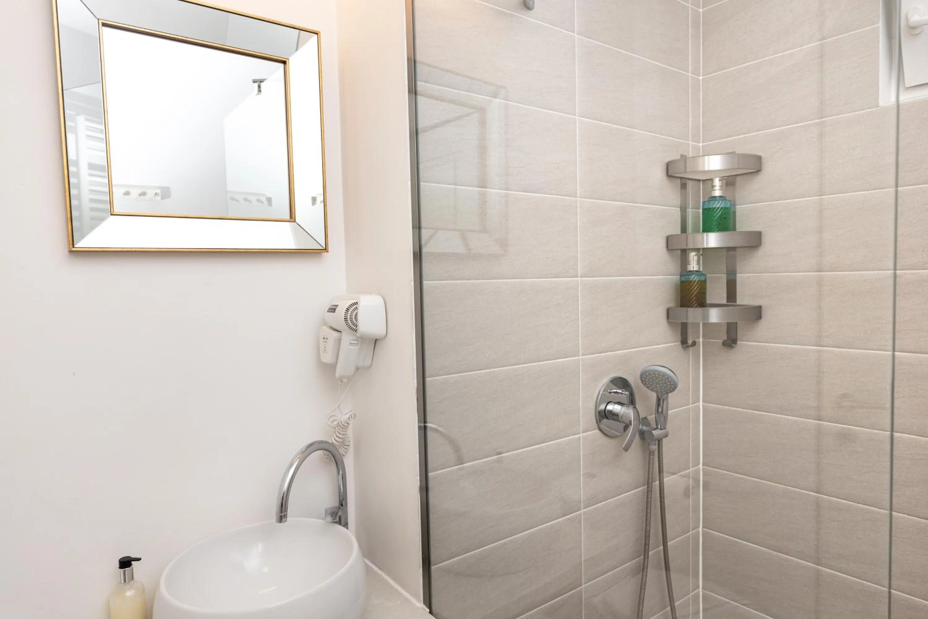 Bathroom in Metropole Apartments - Old City