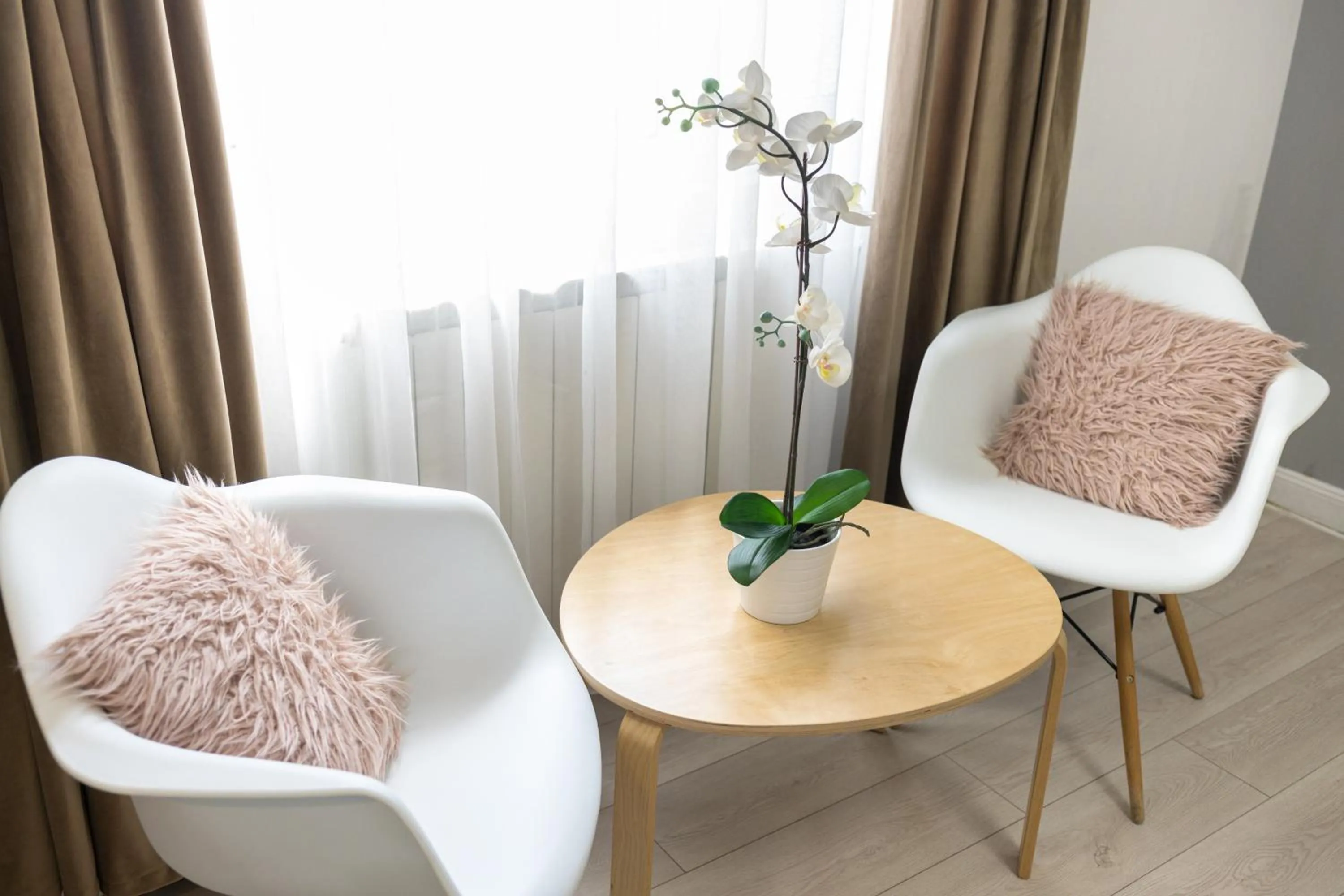 Seating area in Metropole Apartments - Old City