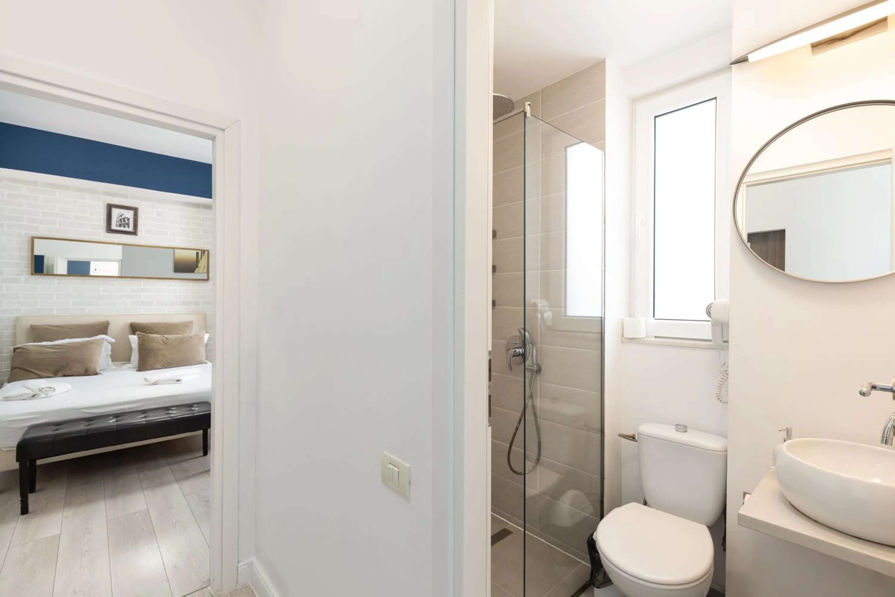 Decorative detail, Bed in Metropole Apartments - Old City