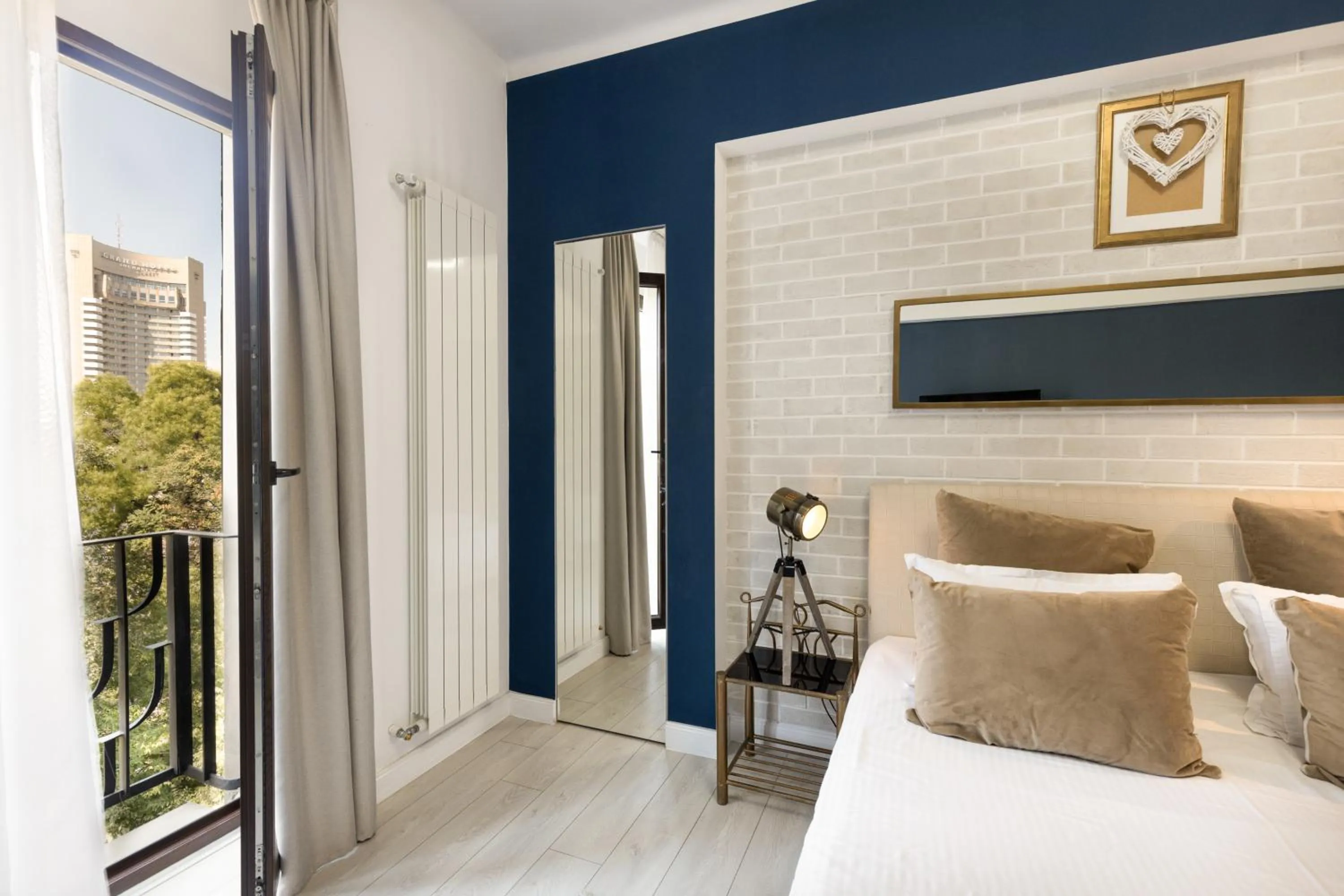 View (from property/room), Bed in Metropole Apartments - Old City