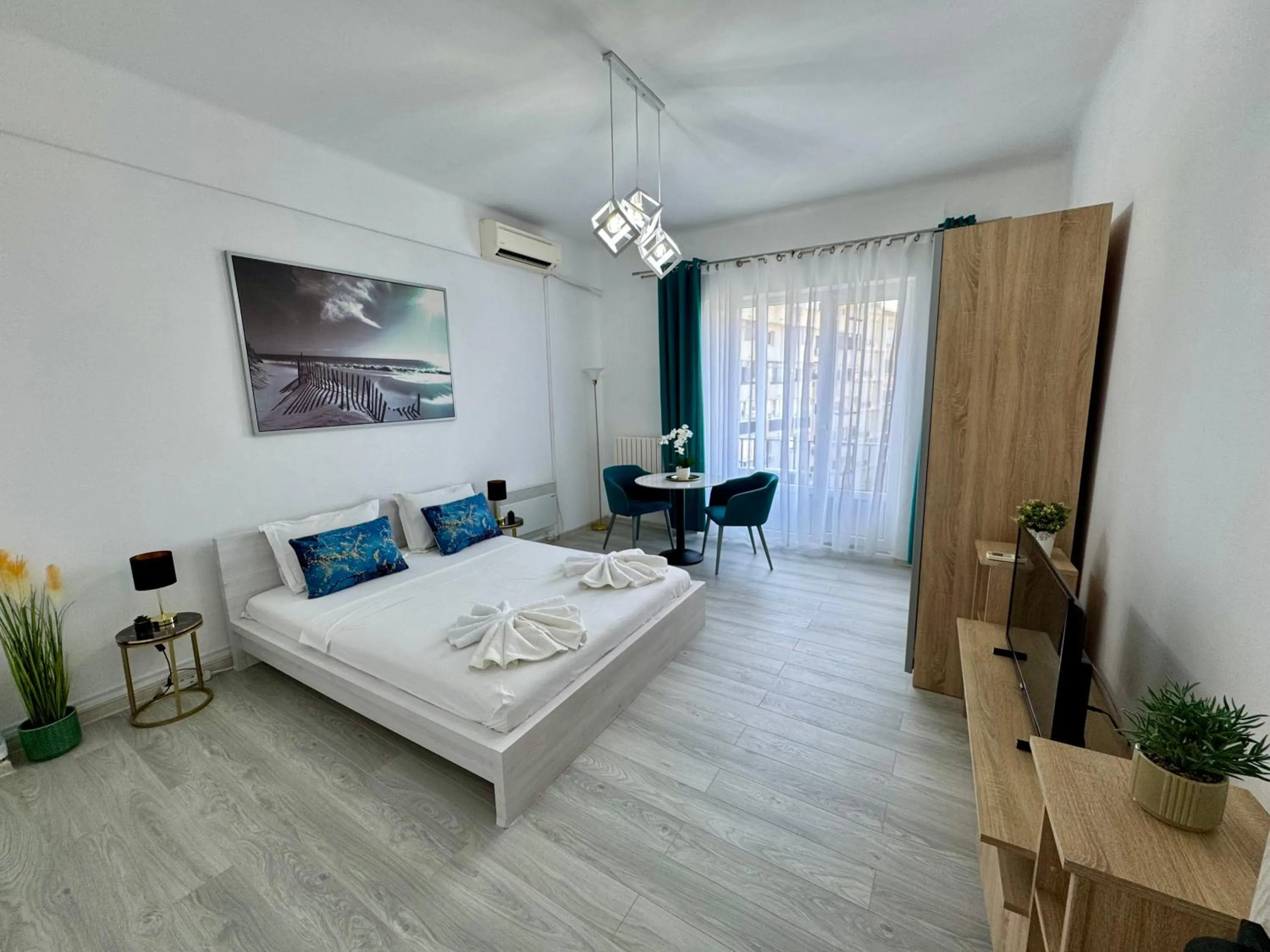 Photo of the whole room, Bed in Metropole Apartments - Old City