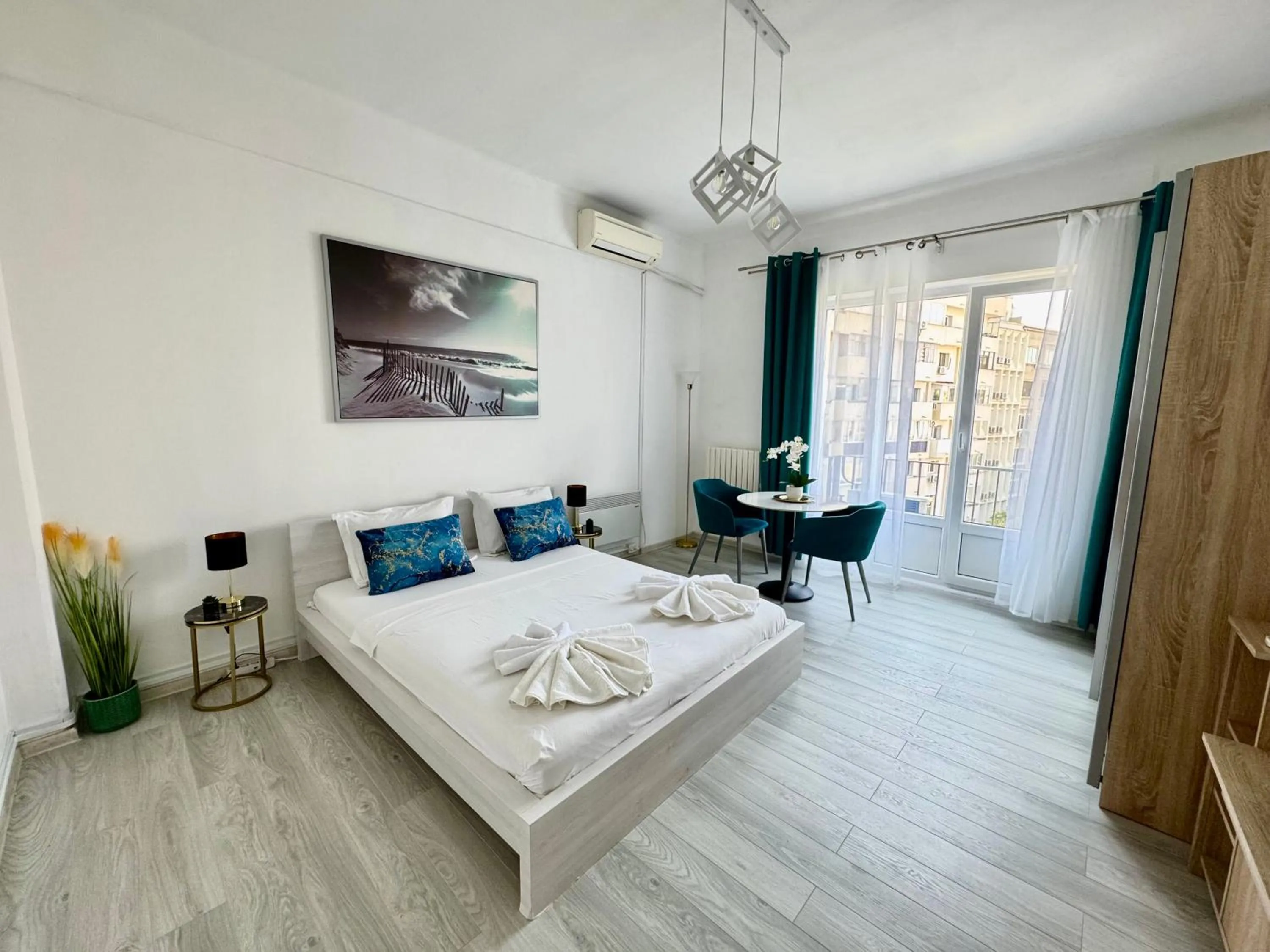 Photo of the whole room, Bed in Metropole Apartments - Old City