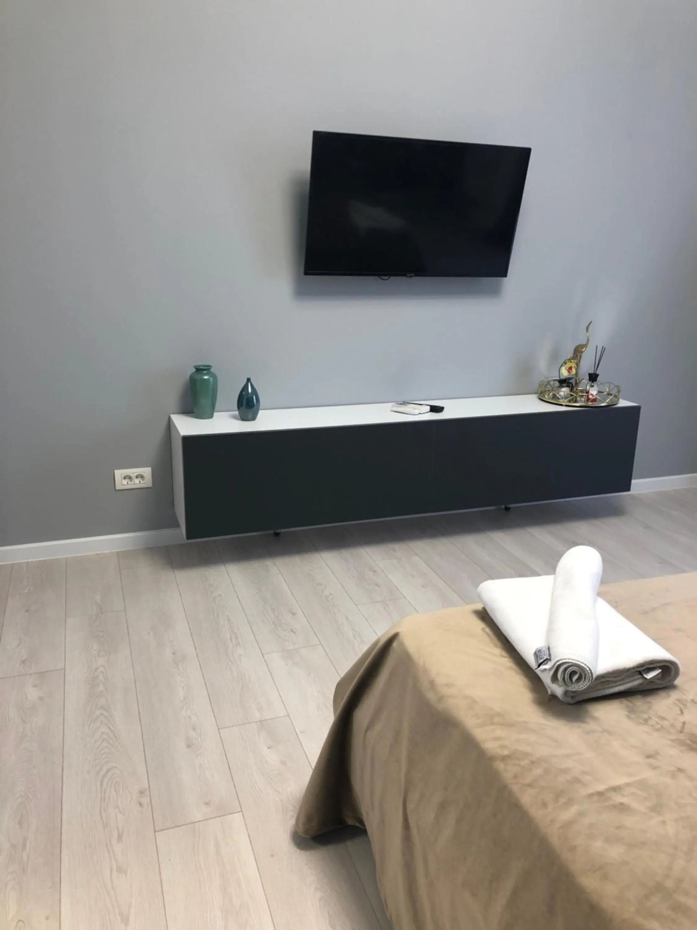 Photo of the whole room in Metropole Apartments - Old City