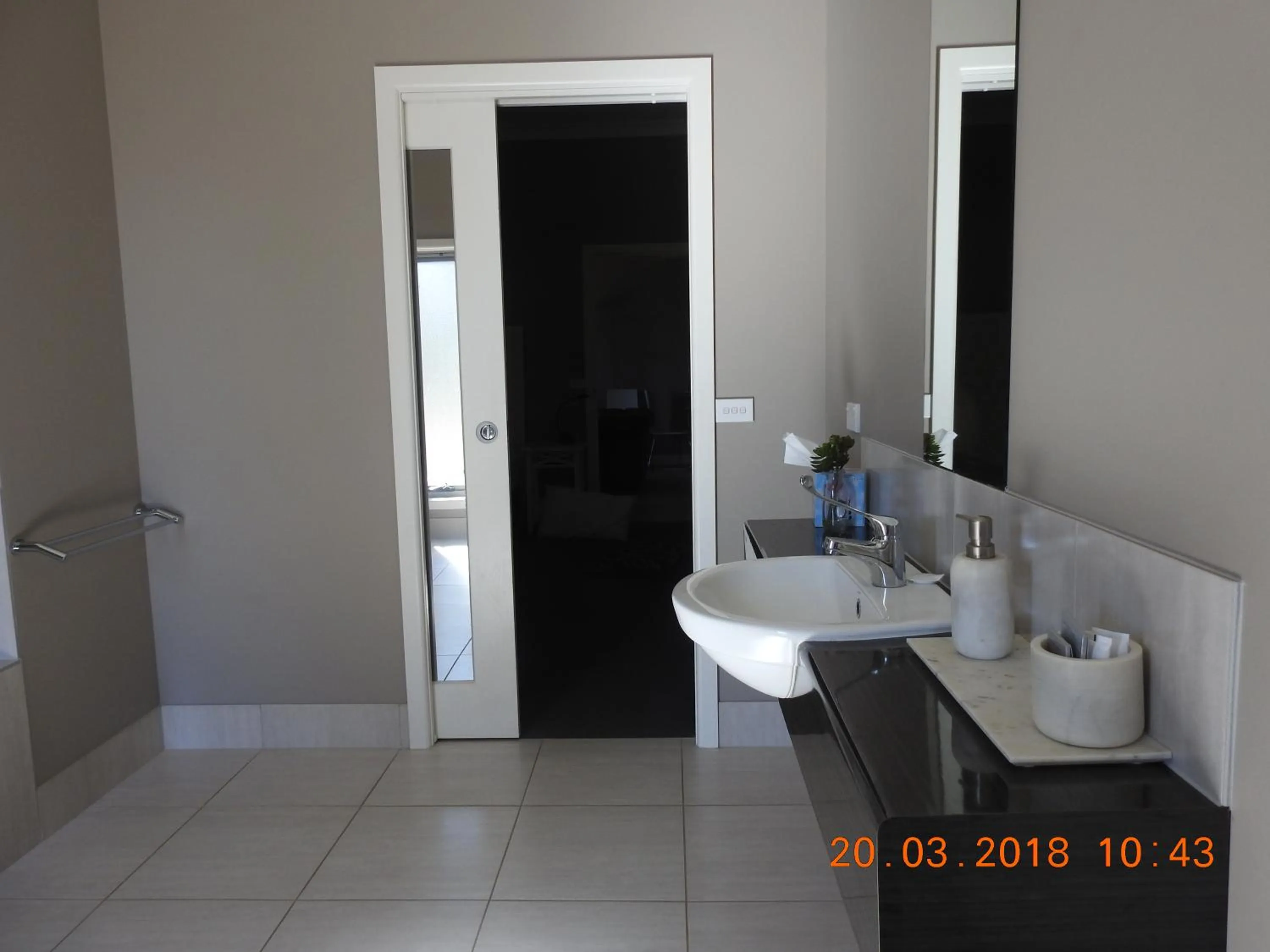 Bathroom in Barklysuites Apartments