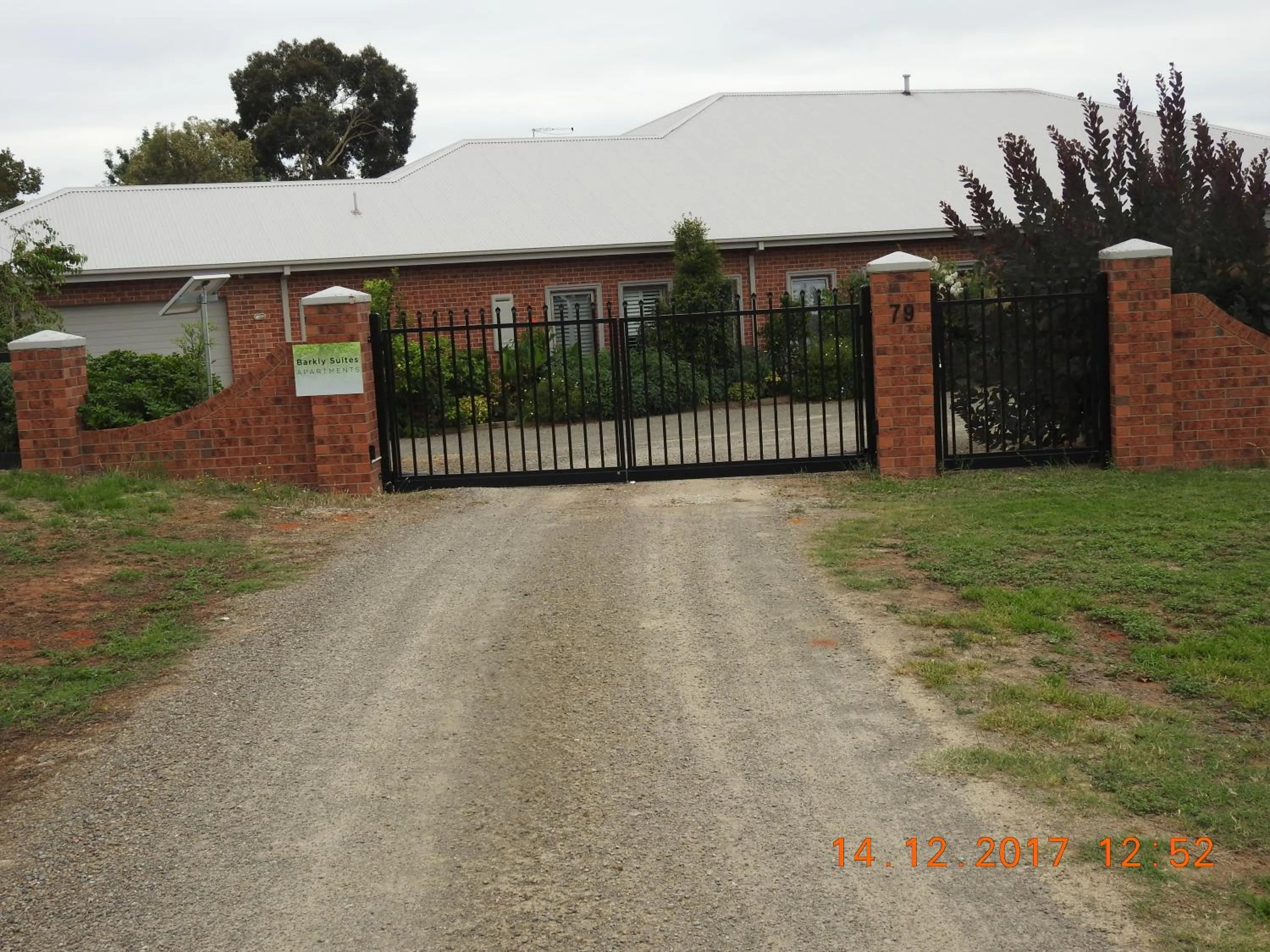 Facade/entrance in Barklysuites Apartments