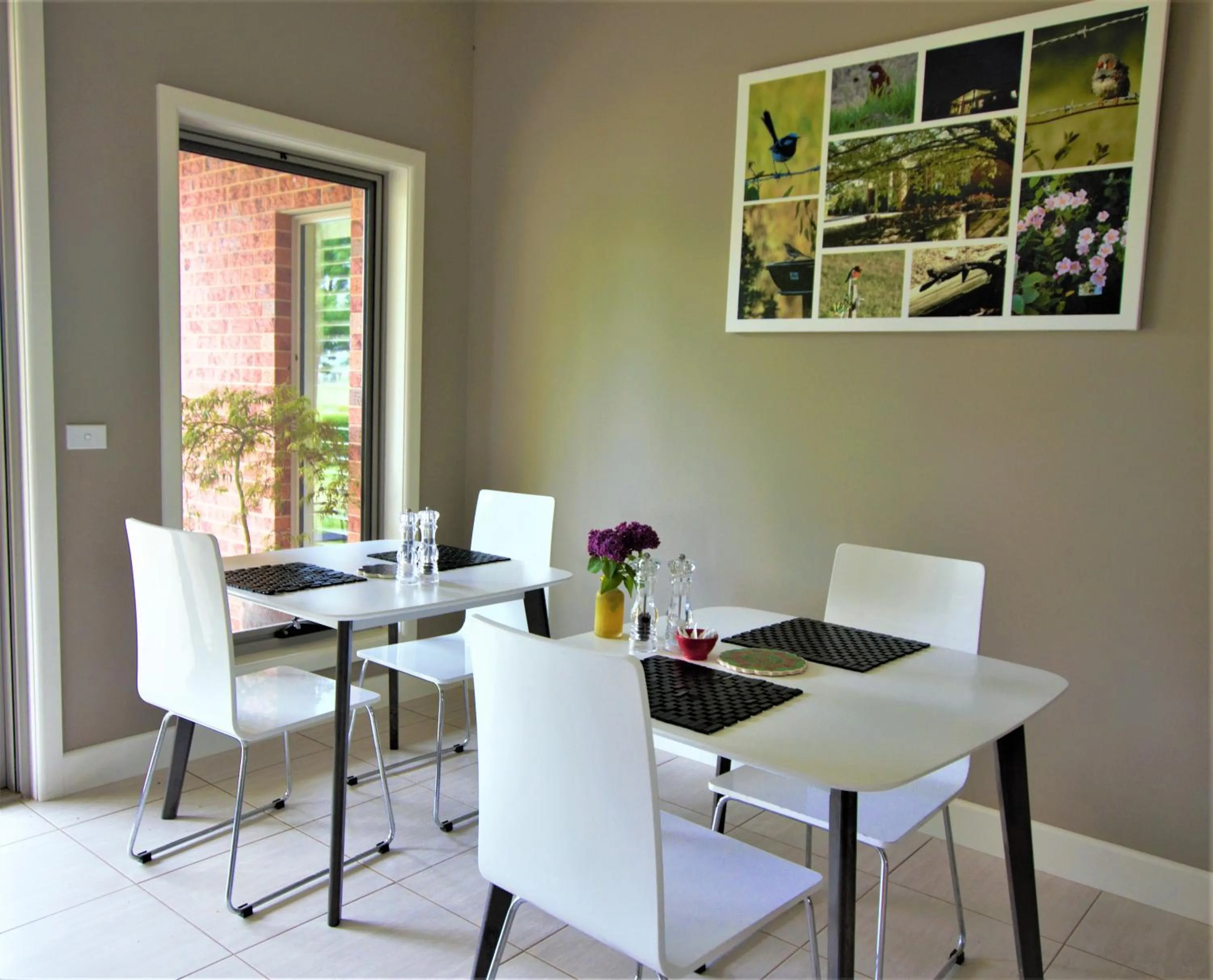 Dining area in Barklysuites Apartments