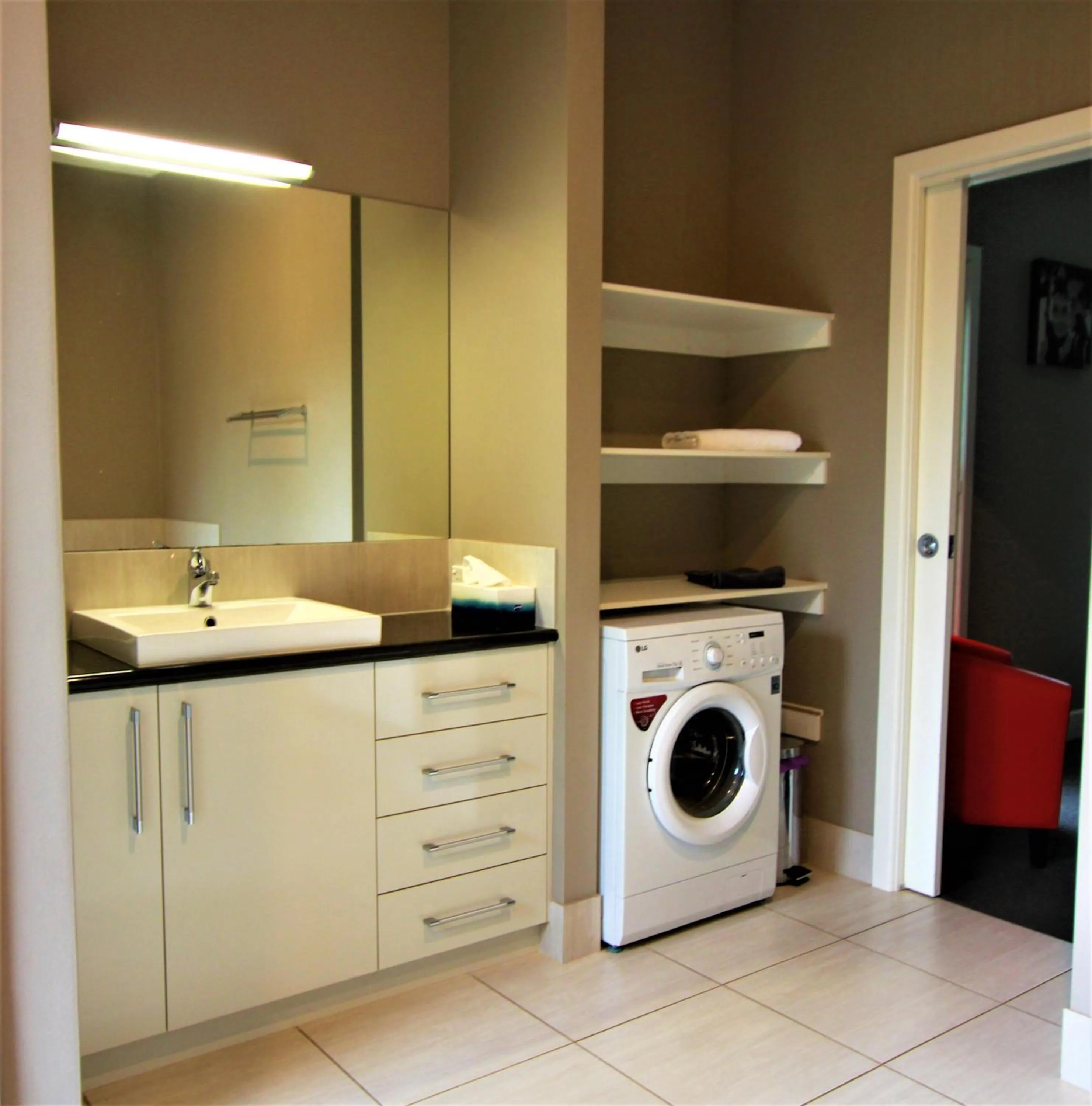 Bathroom in Barklysuites Apartments