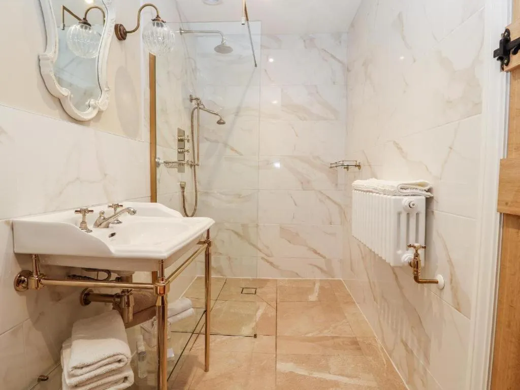 Shower in Abbey Green Farm