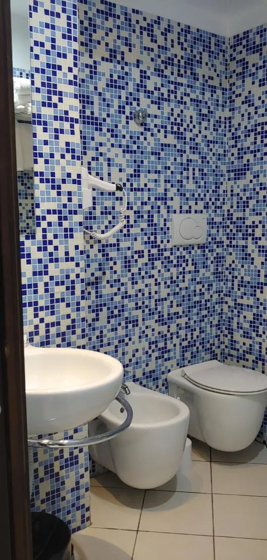 Toilet in Sorrento Relais