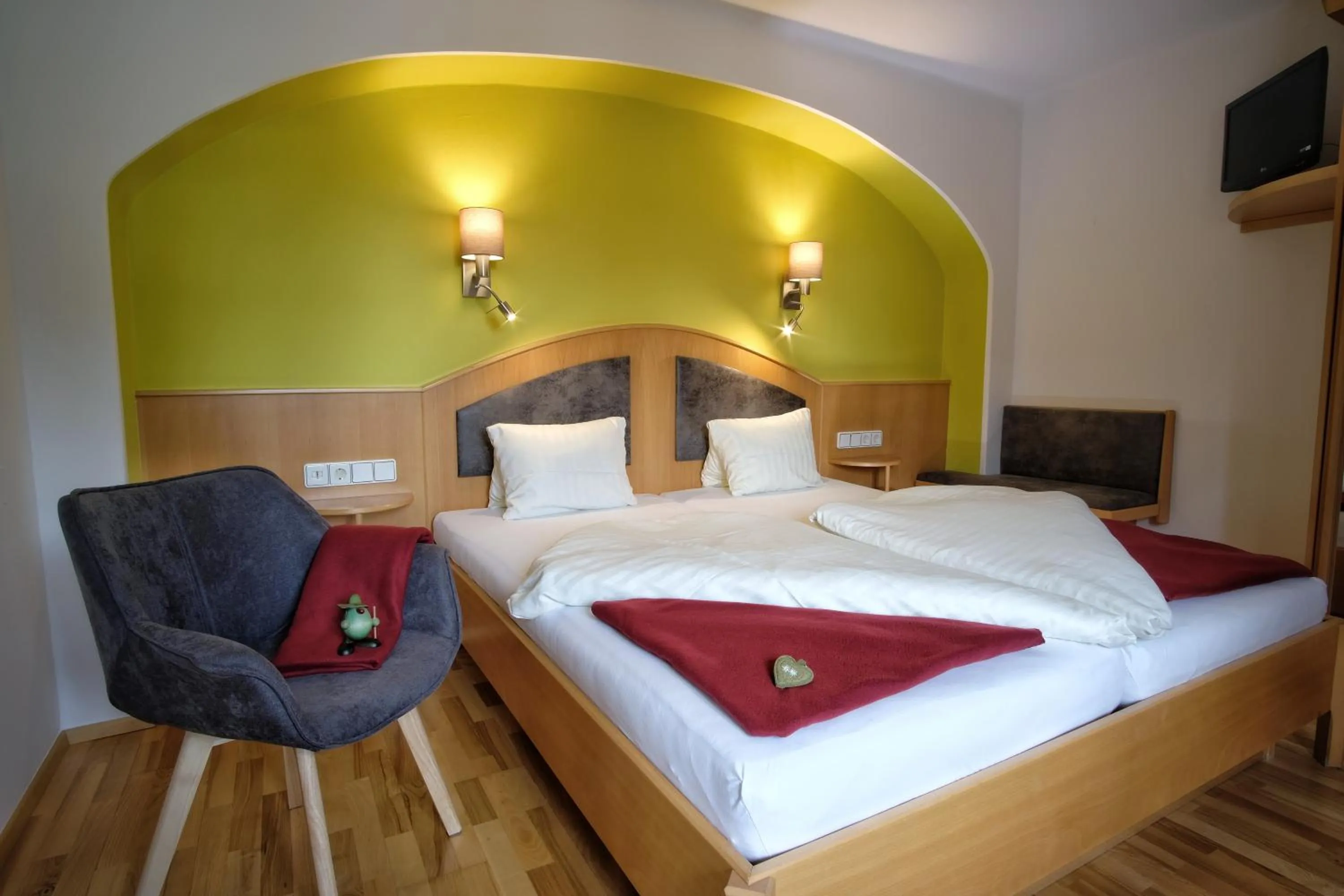 Bed in SeeHotel & SeeApartments Kärntnerhof- direkt am See!