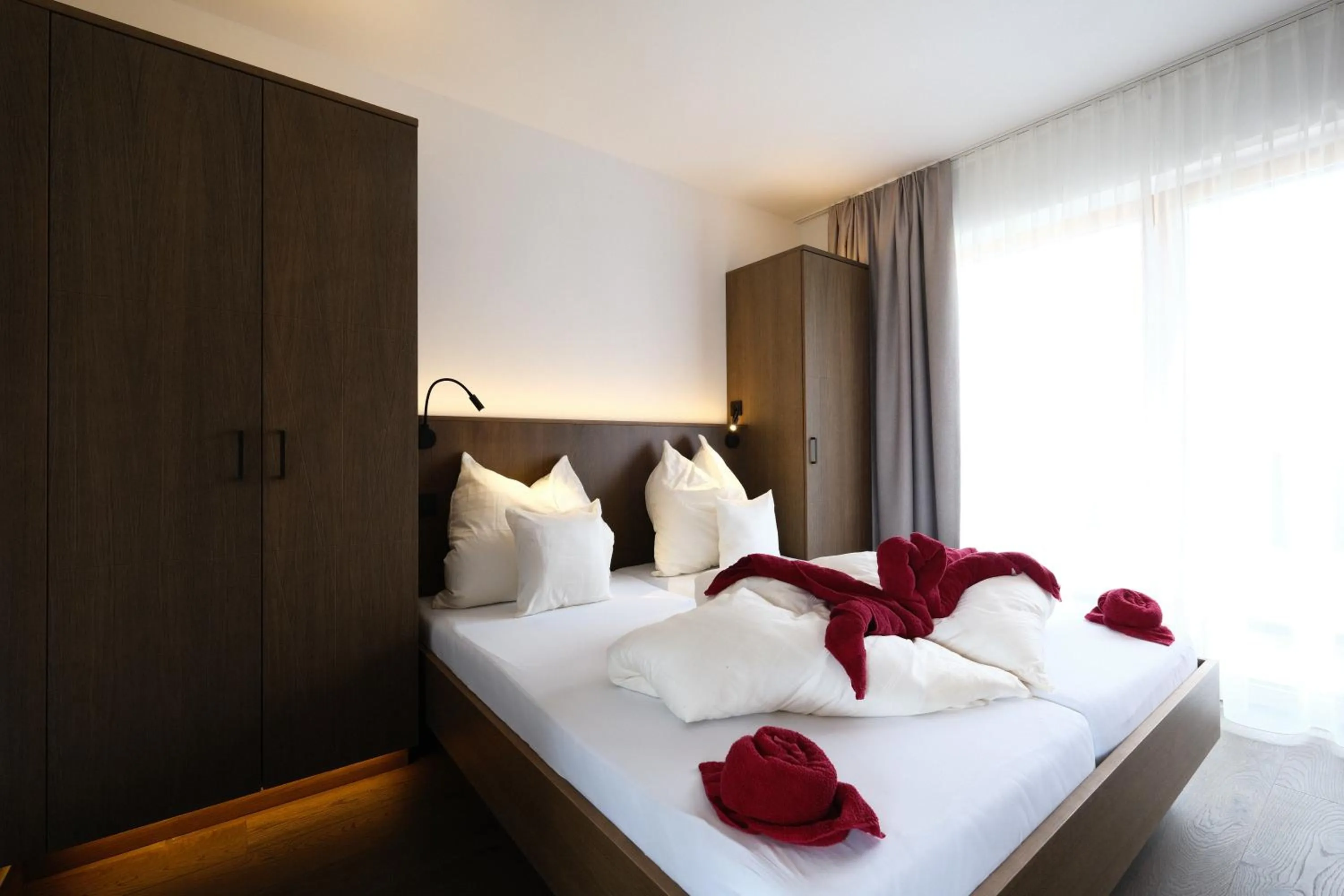 Bedroom, Bed in SeeHotel & SeeApartments Kärntnerhof- direkt am See!