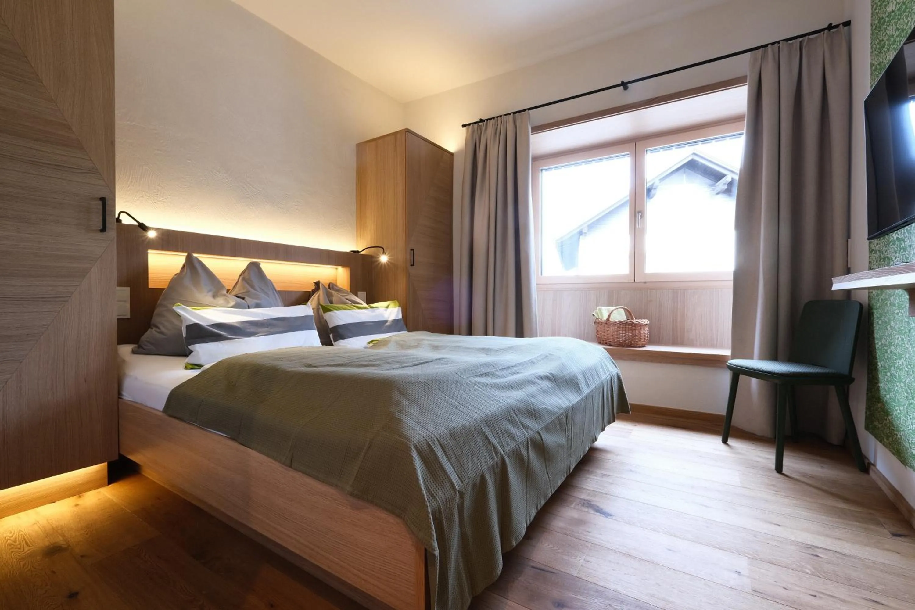 Bedroom, Bed in SeeHotel & SeeApartments Kärntnerhof- direkt am See!