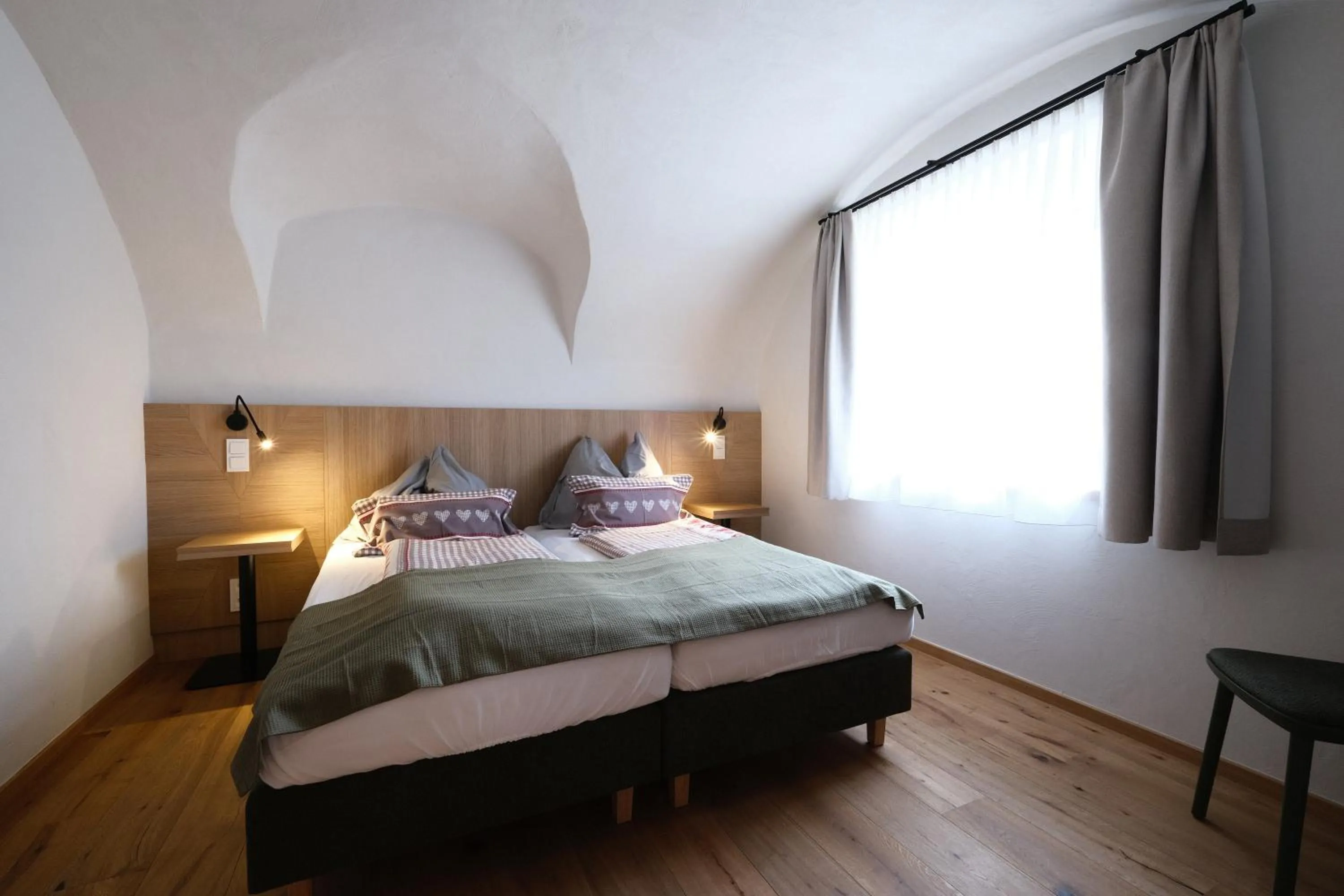 Bedroom, Bed in SeeHotel & SeeApartments Kärntnerhof- direkt am See!