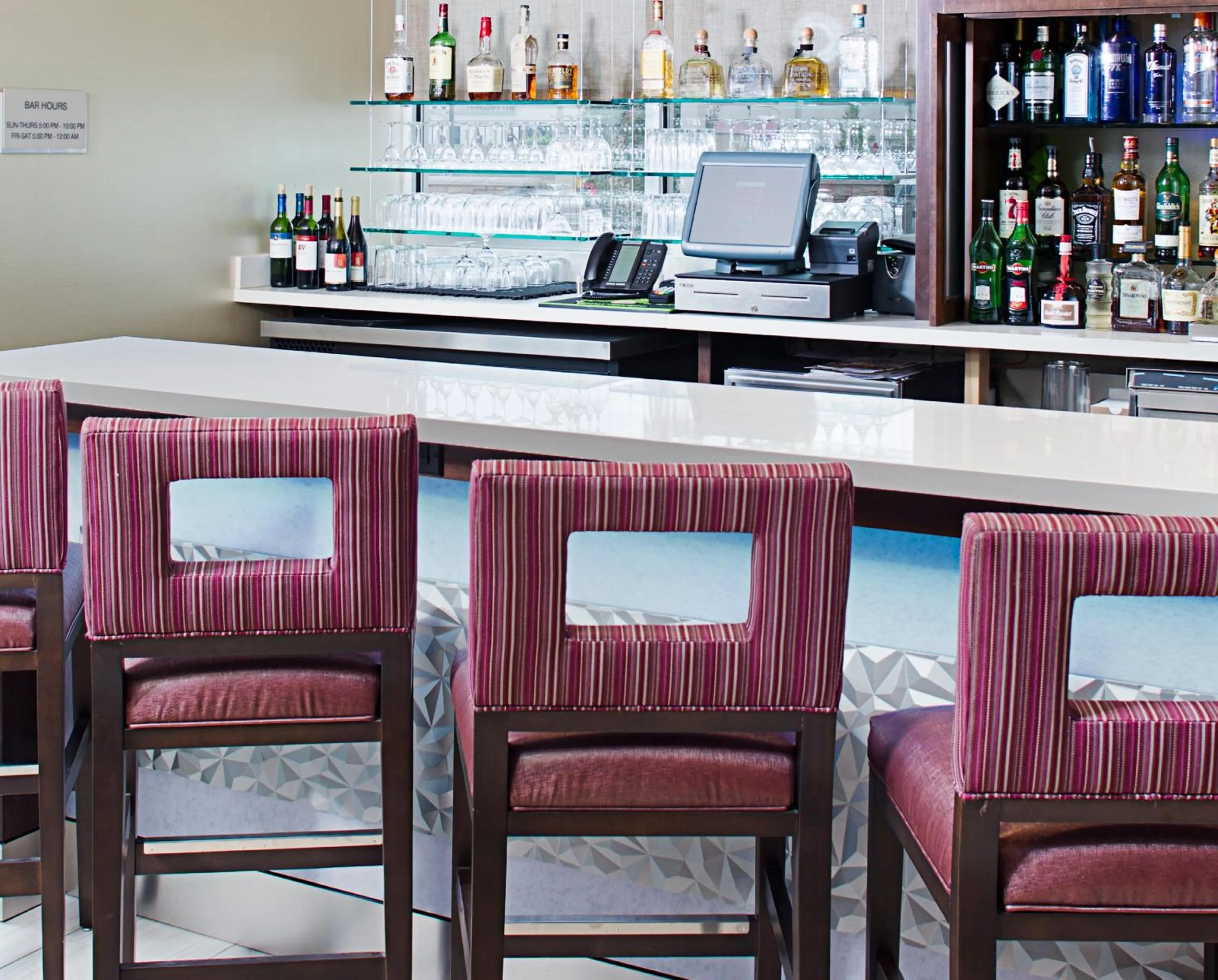 Restaurant/places to eat in SpringHill Suites by Marriott Carle Place Garden City