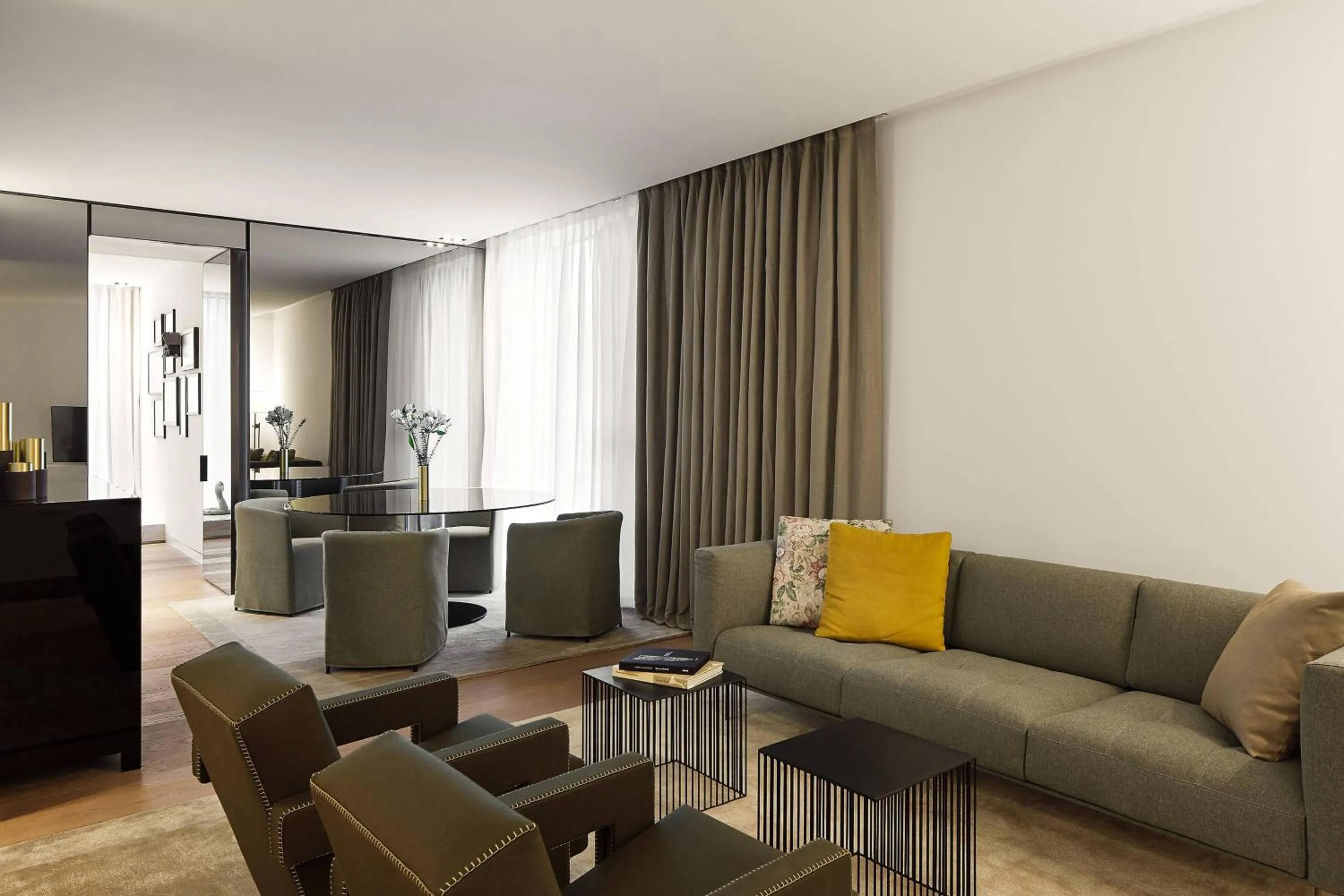 Living room in Roomers Baden-Baden, Autograph Collection