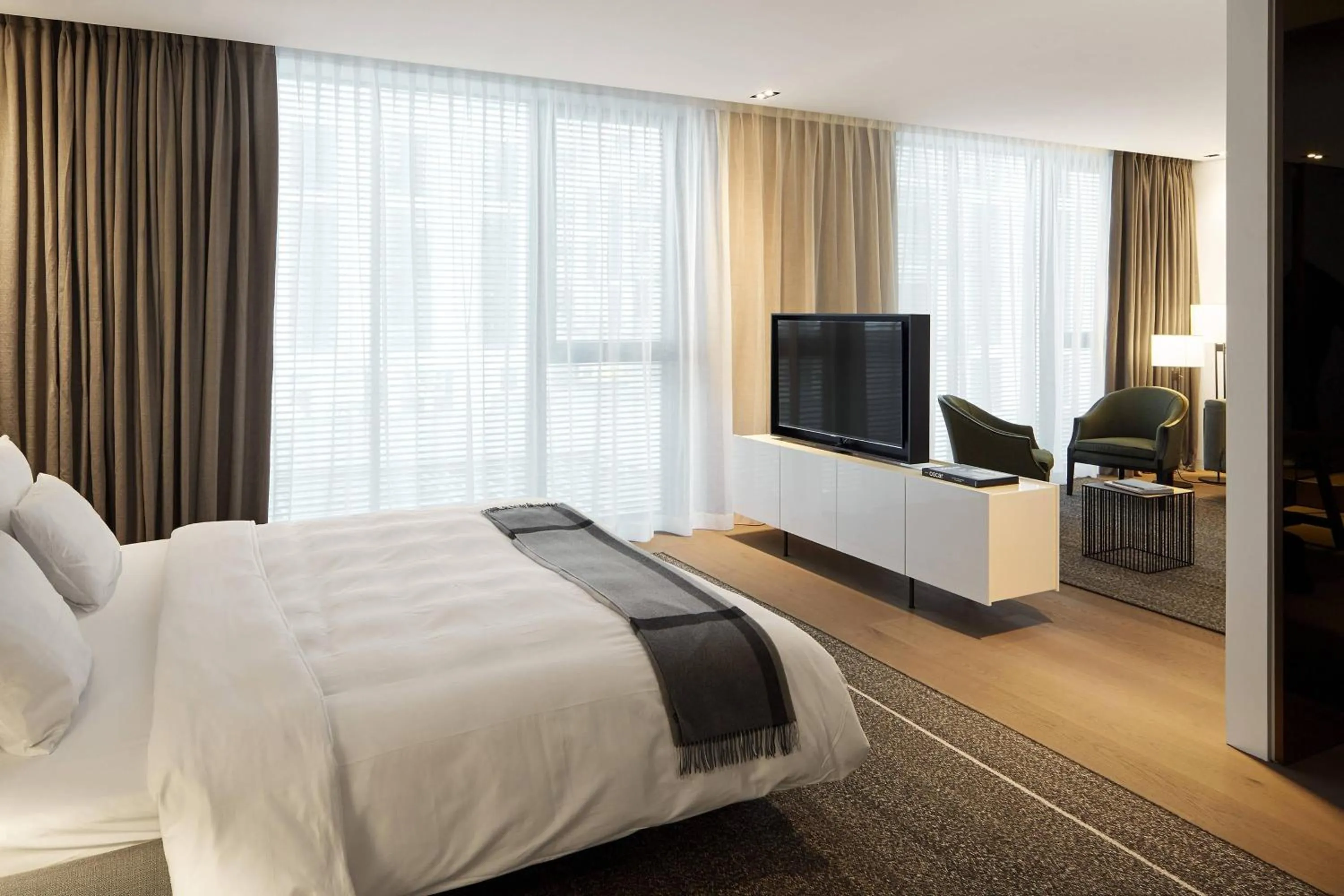 Bedroom, Bed in Roomers Baden-Baden, Autograph Collection