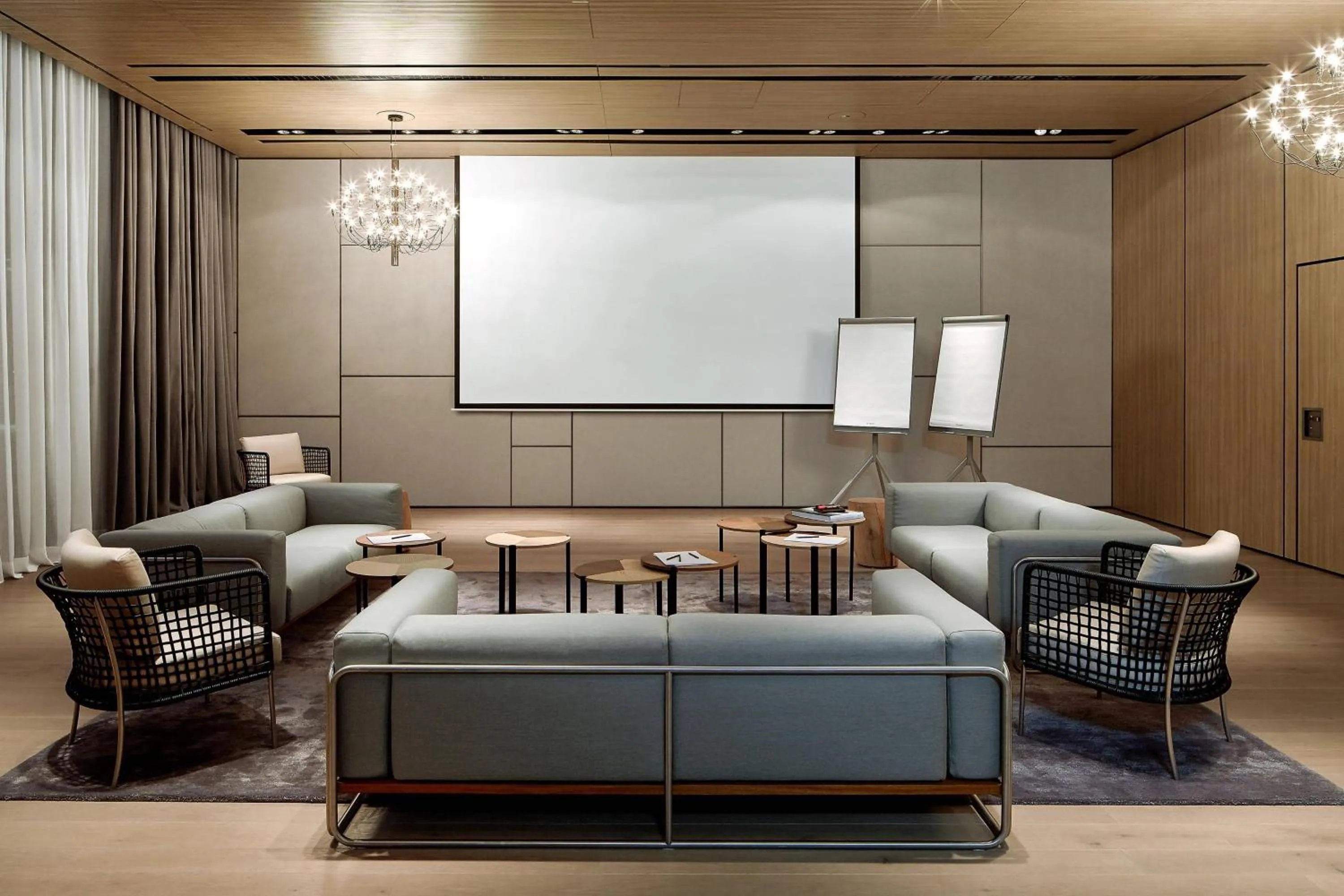 Meeting/conference room in Roomers Baden-Baden, Autograph Collection
