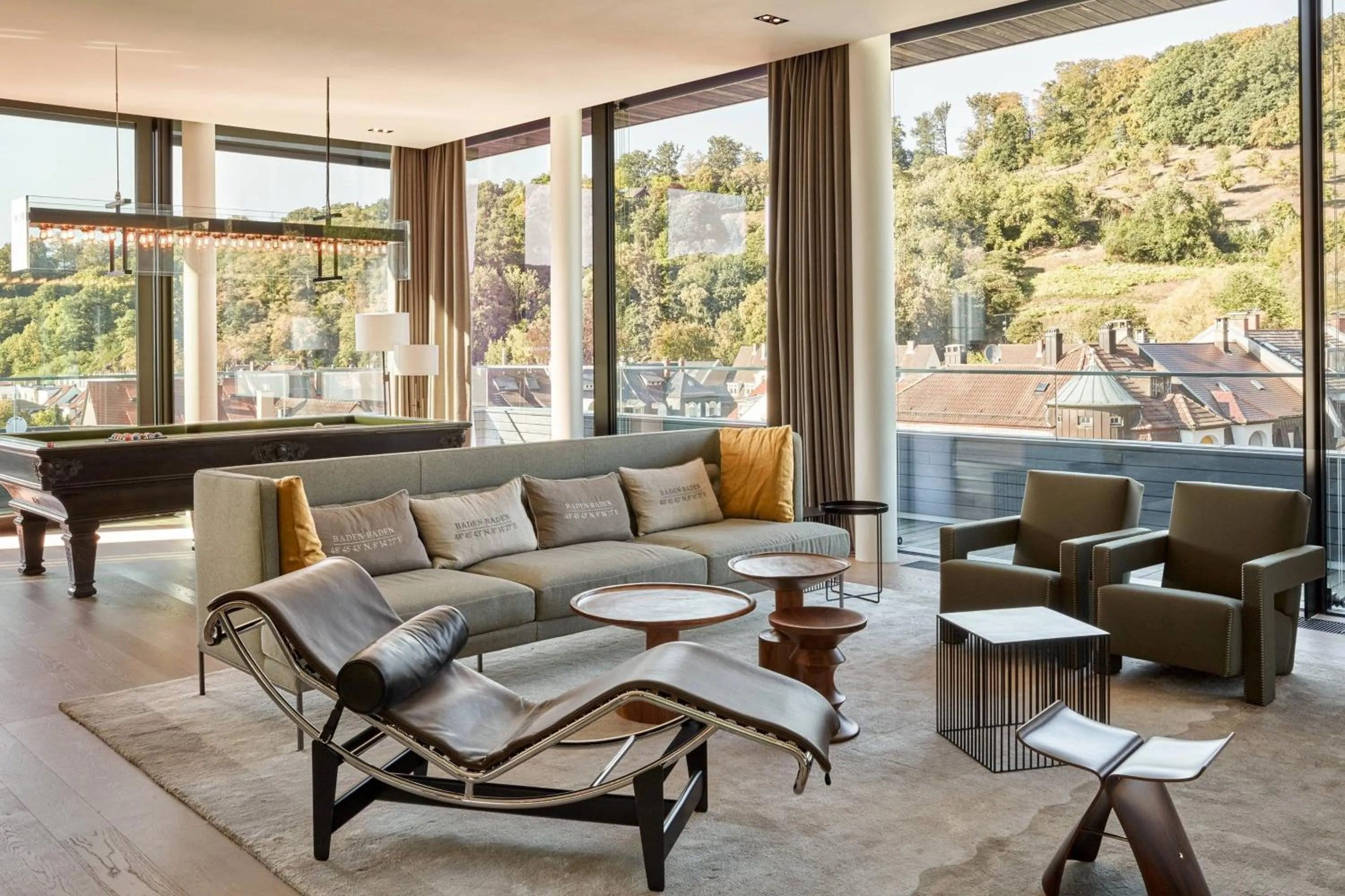 Bedroom in Roomers Baden-Baden, Autograph Collection