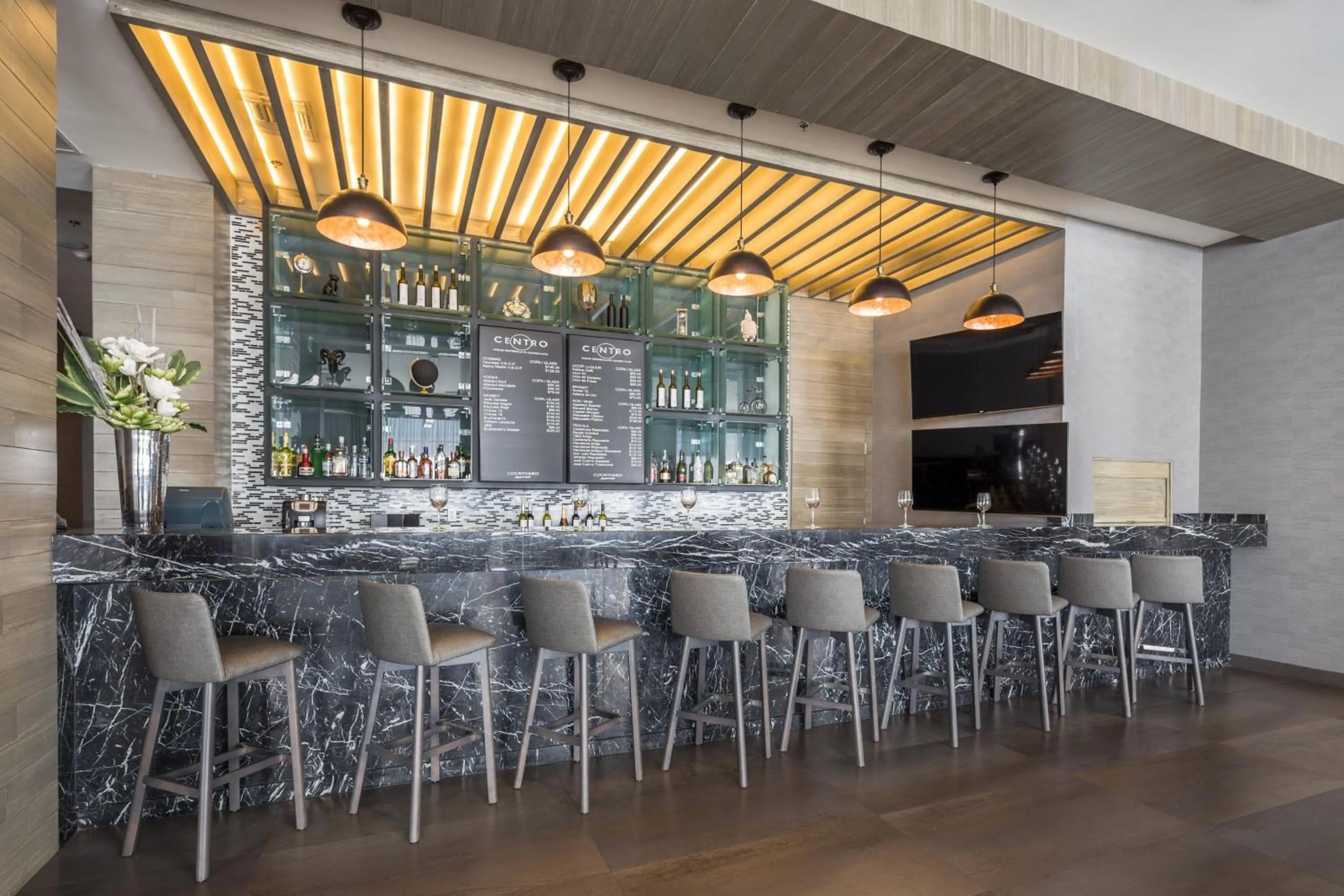 Lounge or bar in Courtyard by Marriott Chihuahua